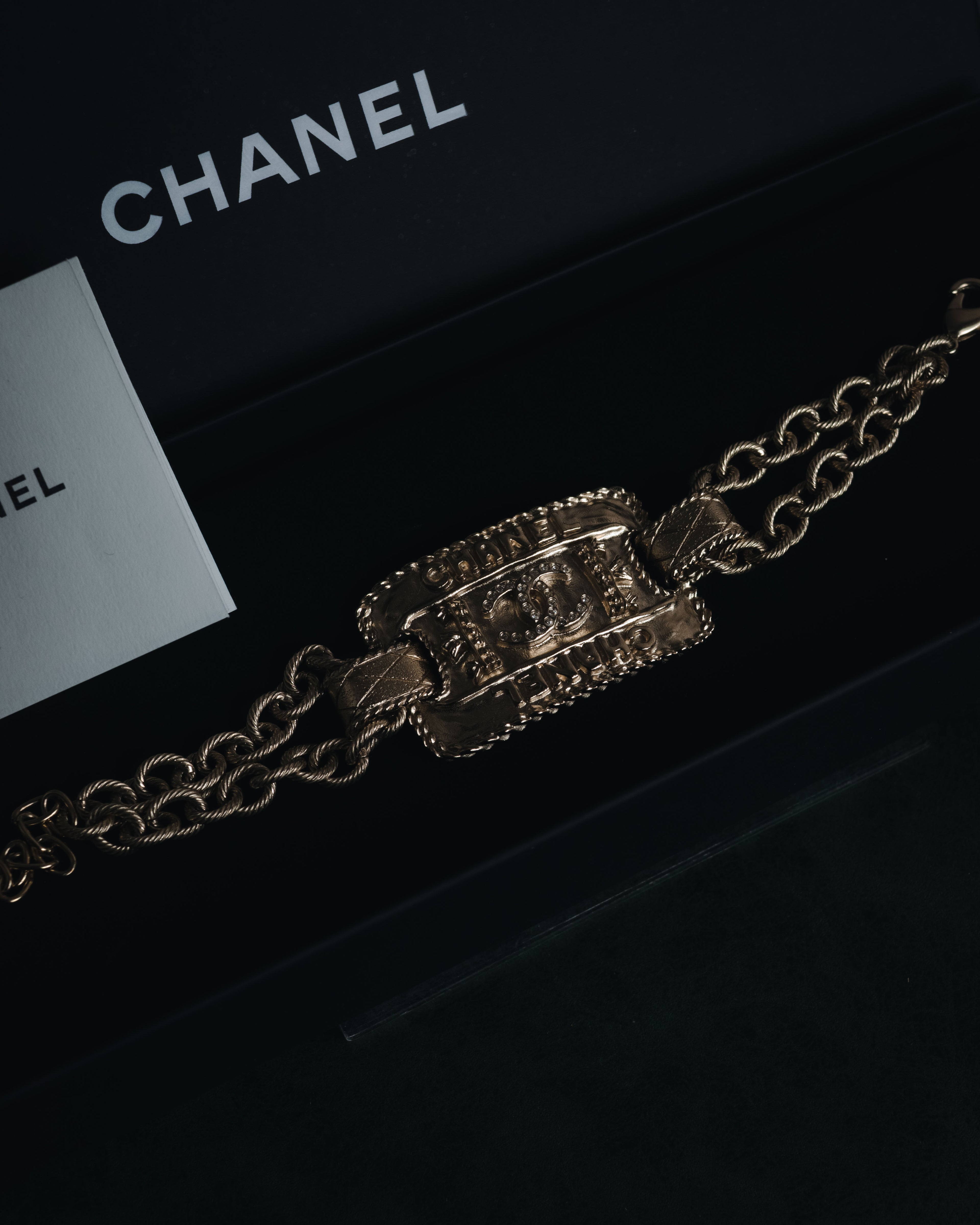 –SPECIAL– "CHANEL"
21's Vintage-inspired ornate plaque rope chain bracelet