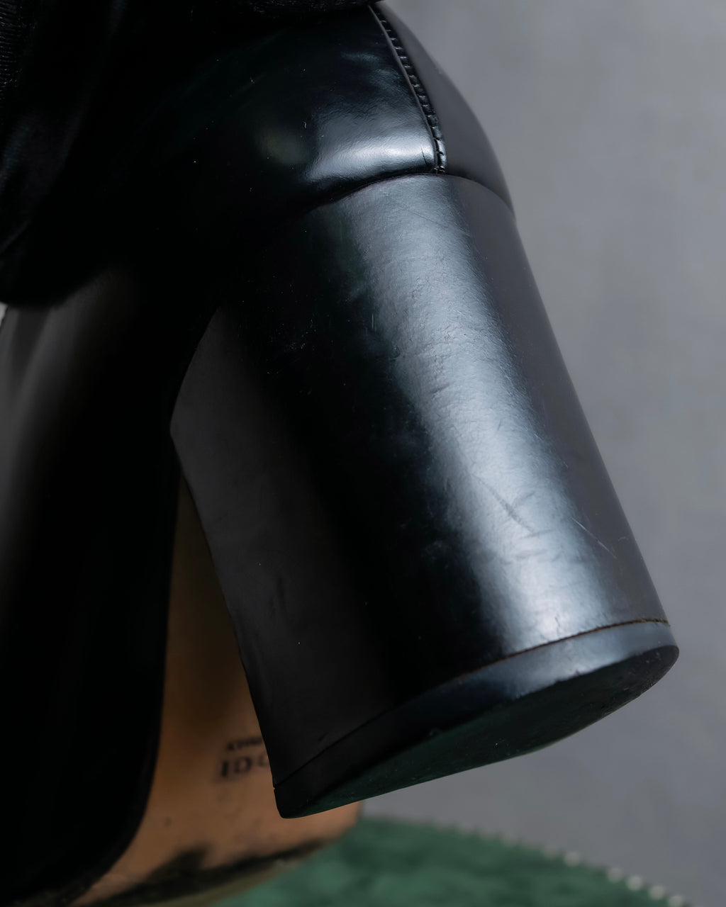 "GUCCI" Metal plate design leather heel pumps