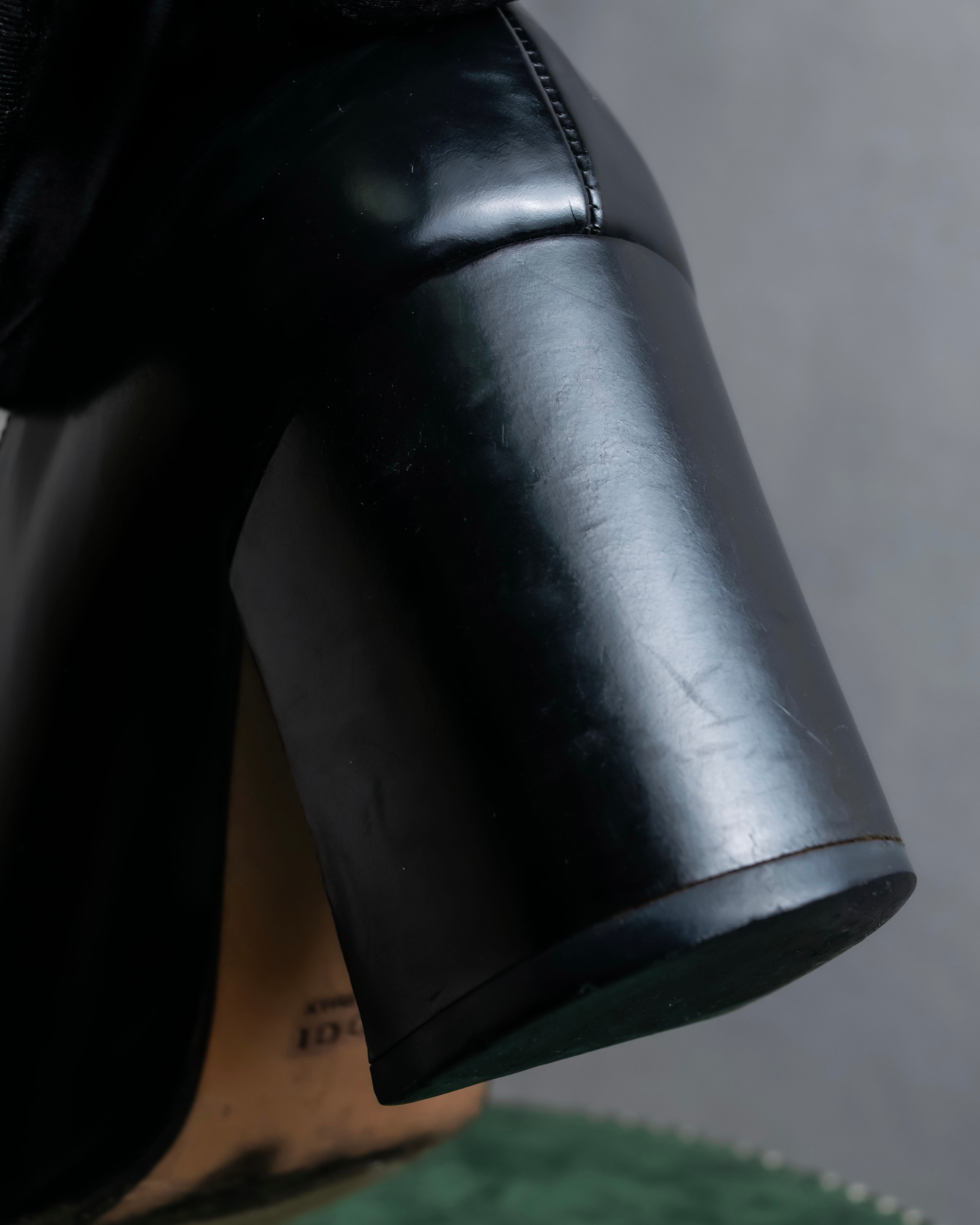 "GUCCI" Metal plate design leather heel pumps