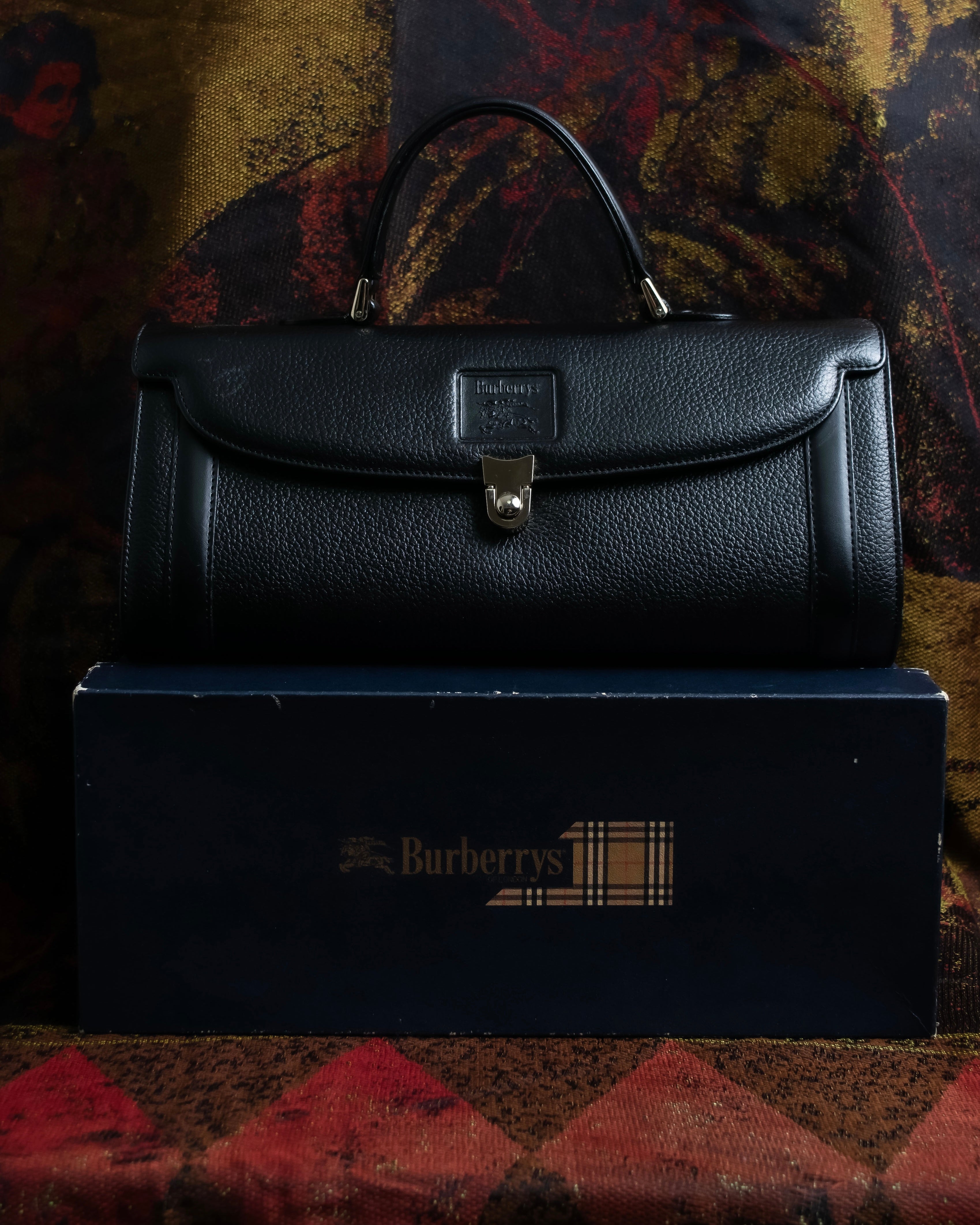 "BURBERRYS" Cylinder shaped leather one handle bag
