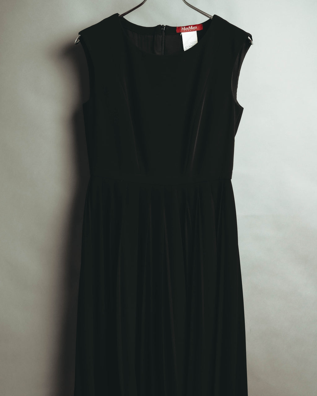 "Max Mara Studio" 00's-10's Elegant sleeveless pleated midi dress