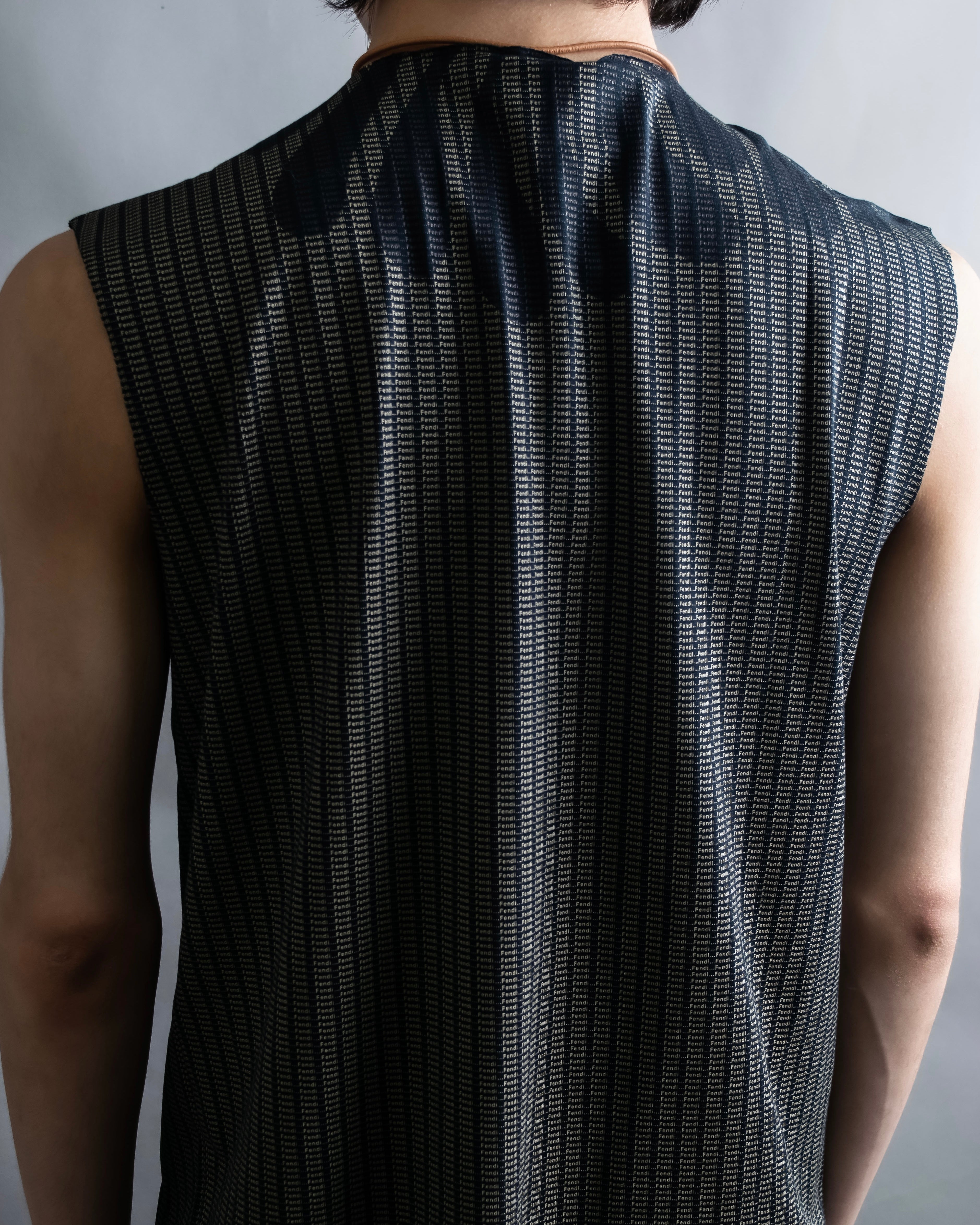 "FENDI" Logo print V-neck sleeveless top