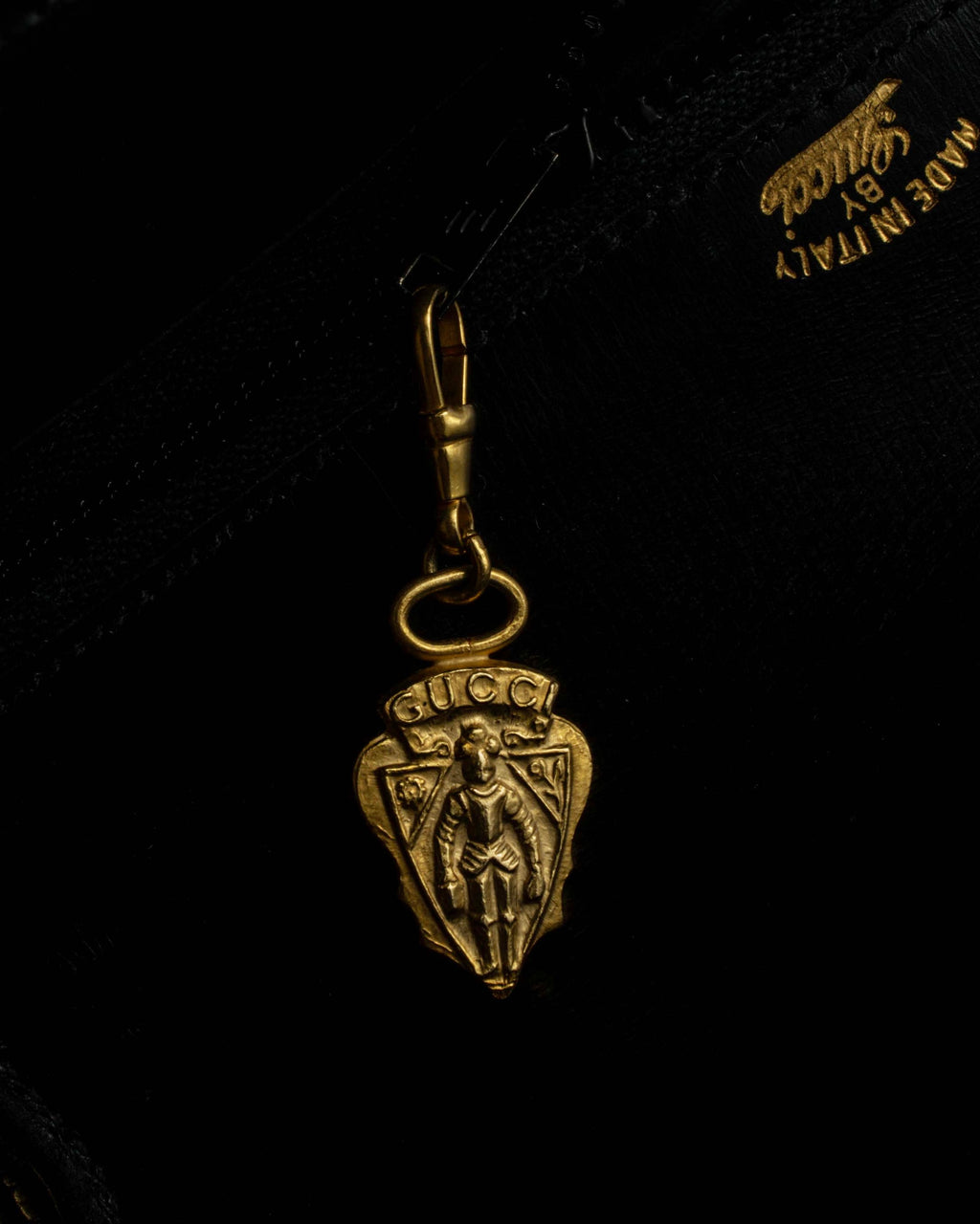 "GUCCI" Filigree vintage design chain shoulder leather bag