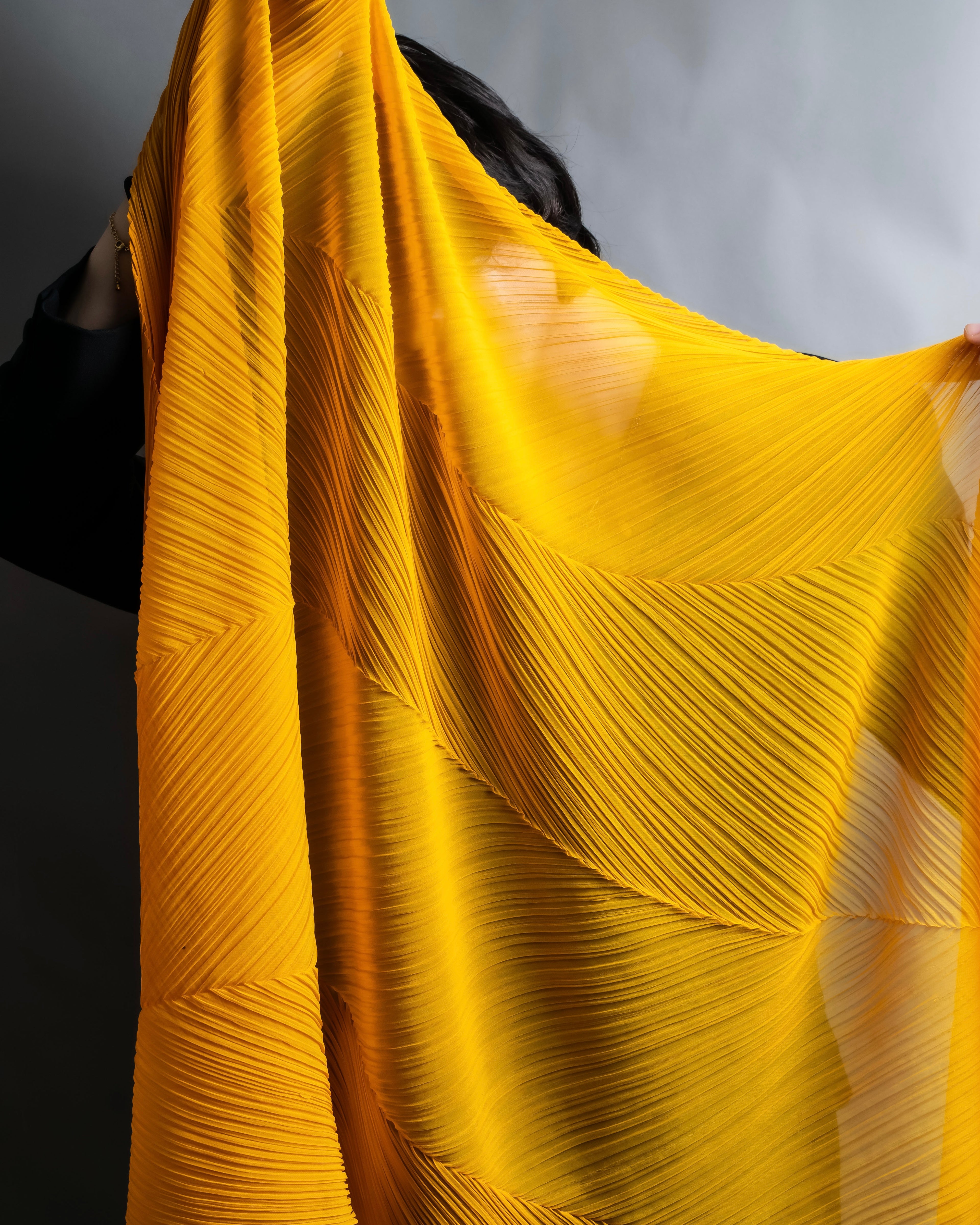 "PLEATS PLEASE ISSEY MIYAKE" Yellow orange color pleated stole