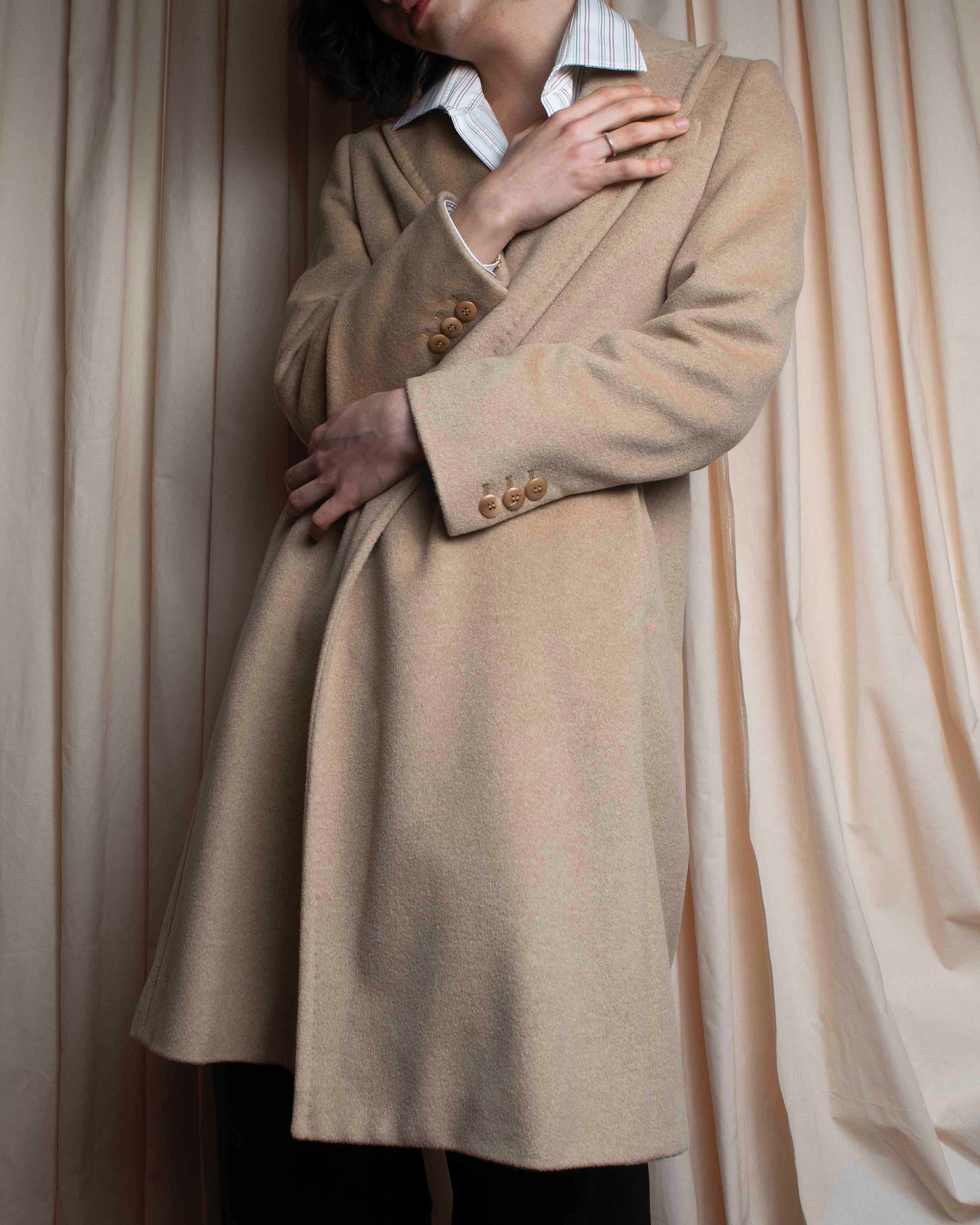 "Max Mara" Buttonless straight line beige chester coat