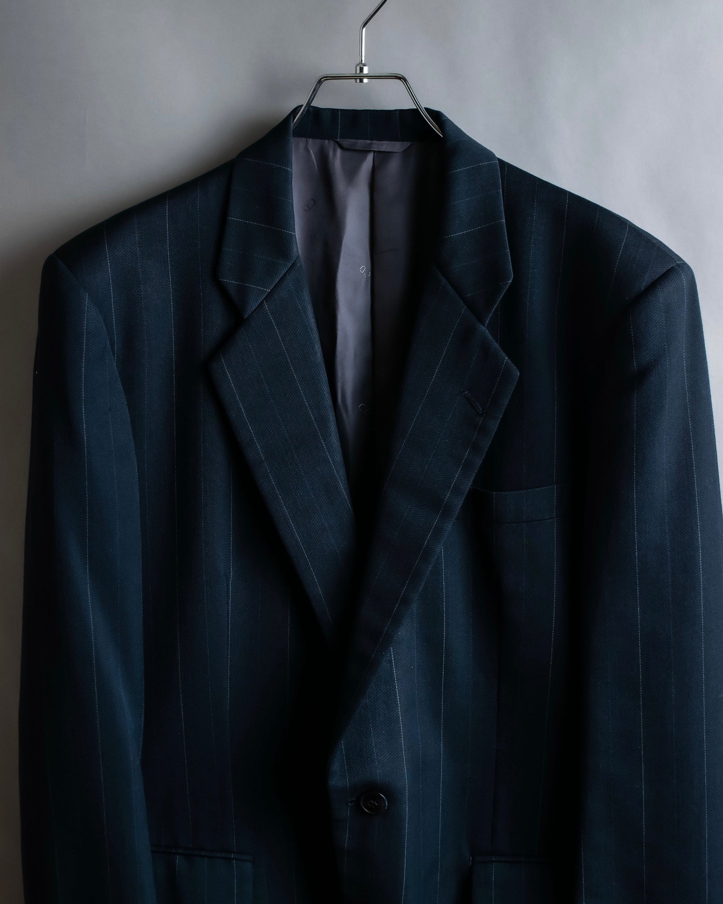 "CHRISTIAN DIOR MONSIEUR"
Fine pitch stripe pattern notch lapel tailored jacket