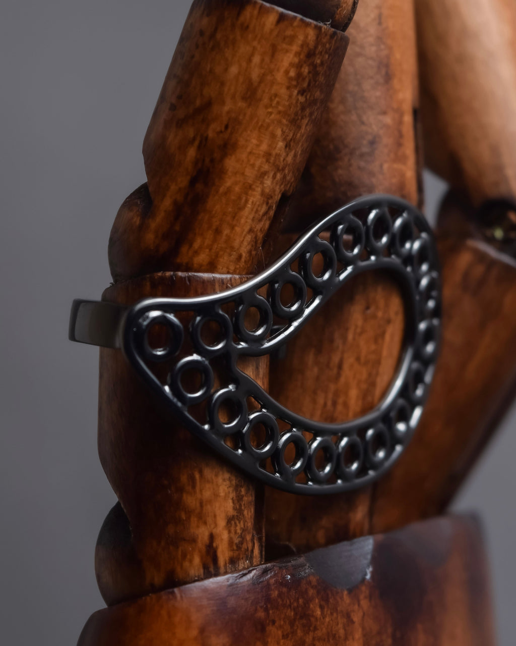 "Maison Martin Margiela" Black lacquered hollow double finger ring