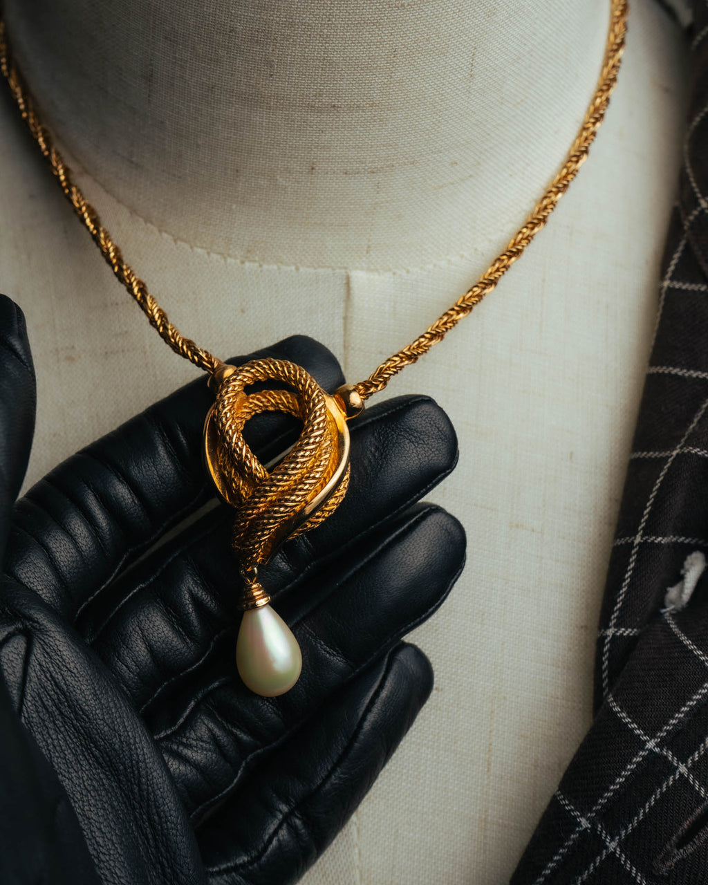 –SPECIAL– “Christian Dior” 80’s-90’s rope knot pearl drop necklace