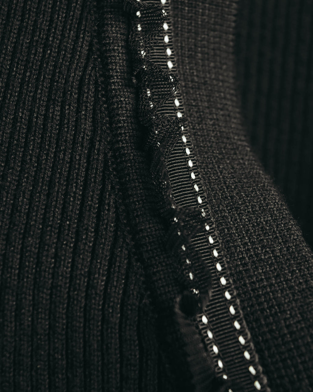 “VALENTINO ROMA” 00’s-10’s Rib knit frilled cardigan