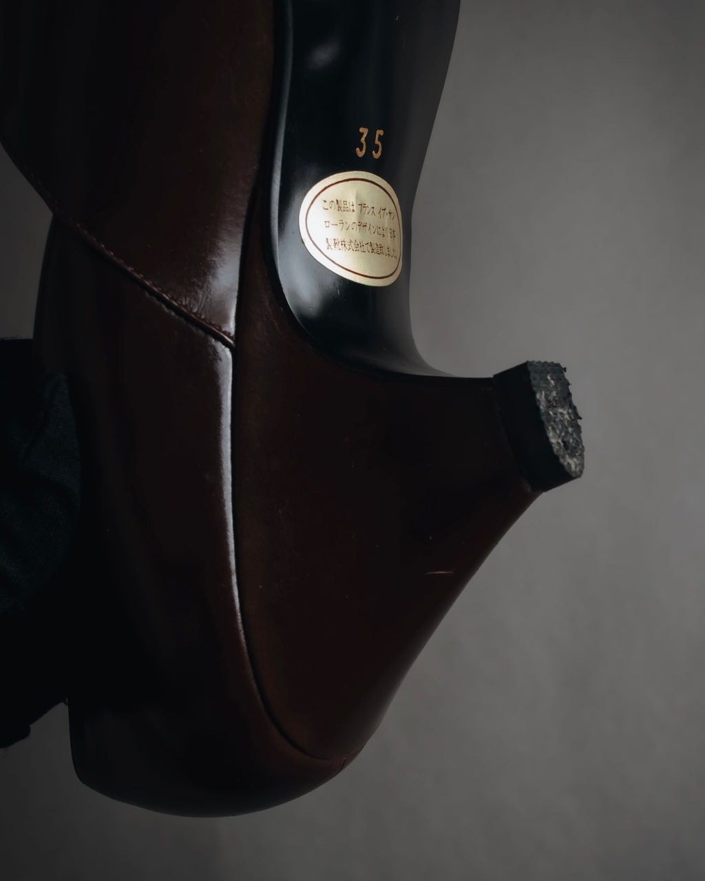 "YVES SAINT LAURENT" Elegant ribbon leather pumps