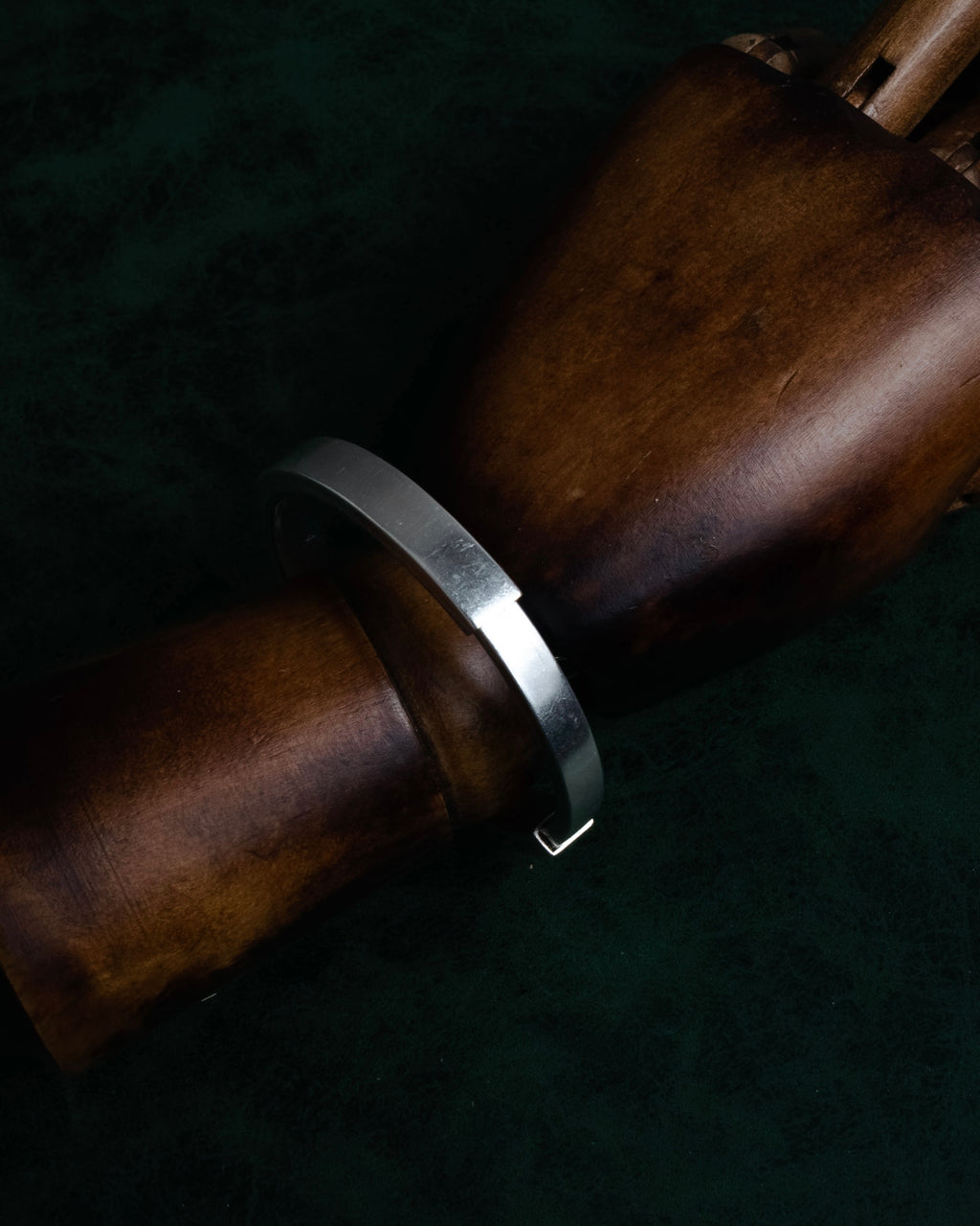 “BOTTEGA VENETA” 2019-2024 Sculptural hinged bangle