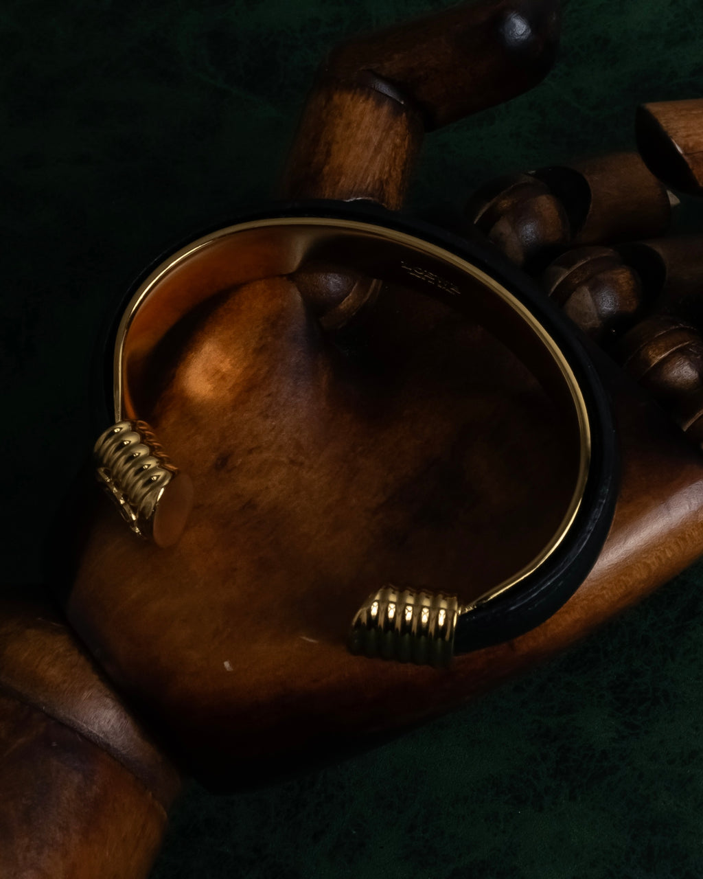 "LOEWE" Anagram logo engraved leather bangle