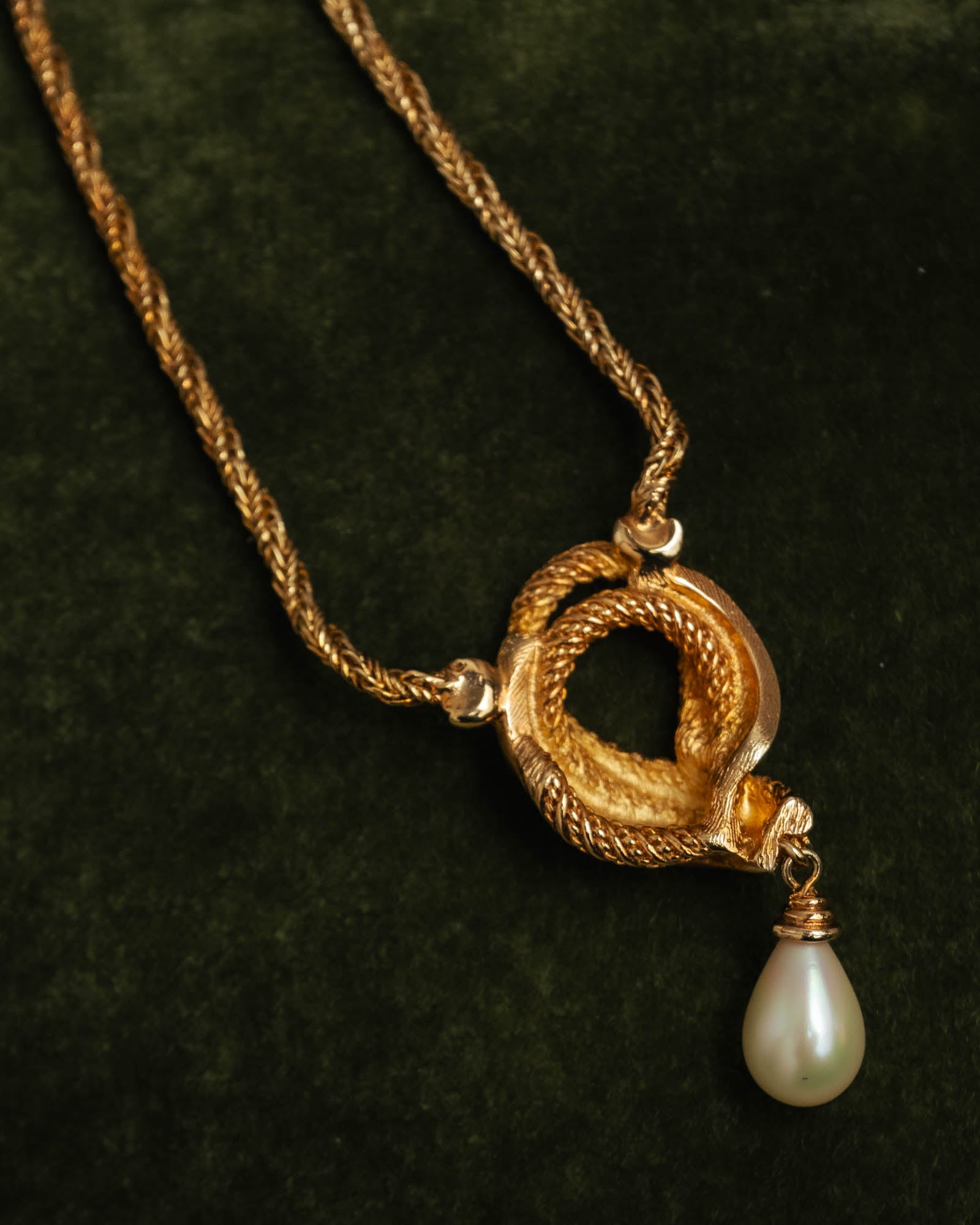 –SPECIAL– “Christian Dior” 80’s-90’s rope knot pearl drop necklace