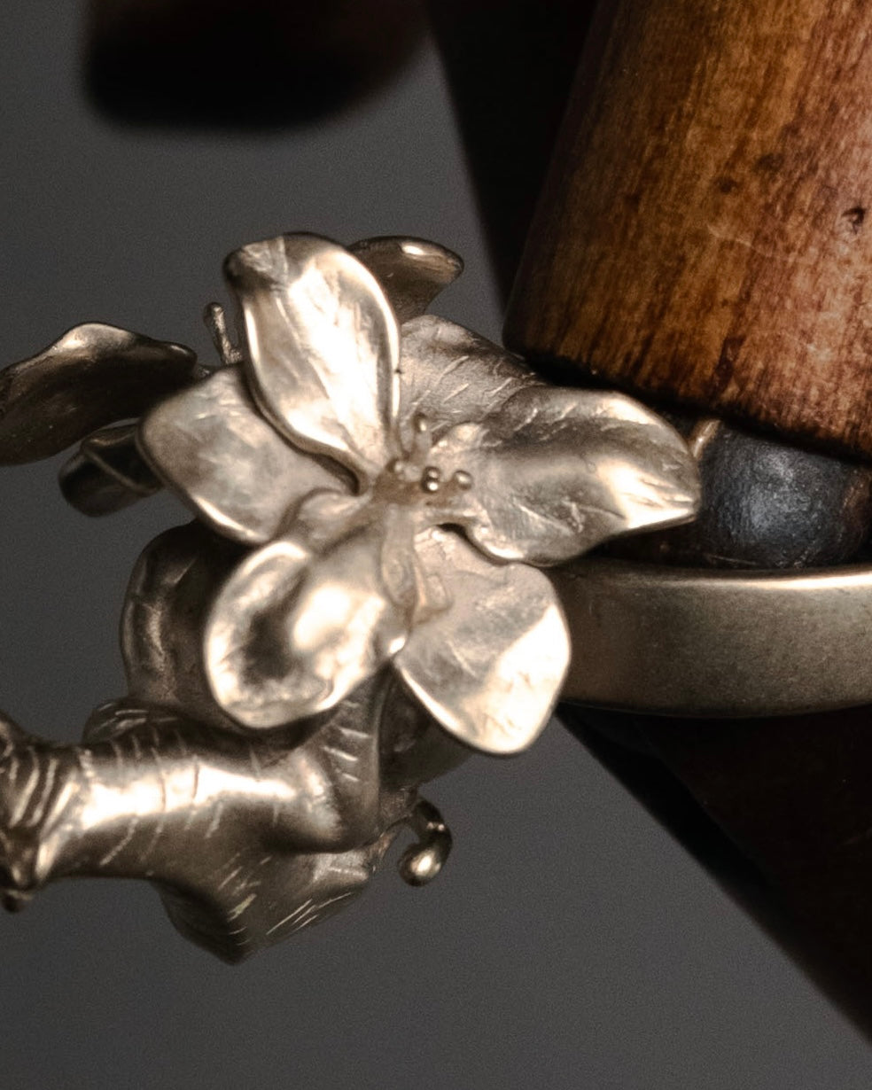 “DIOR” 2010’s Tiger and flower sculptural ring