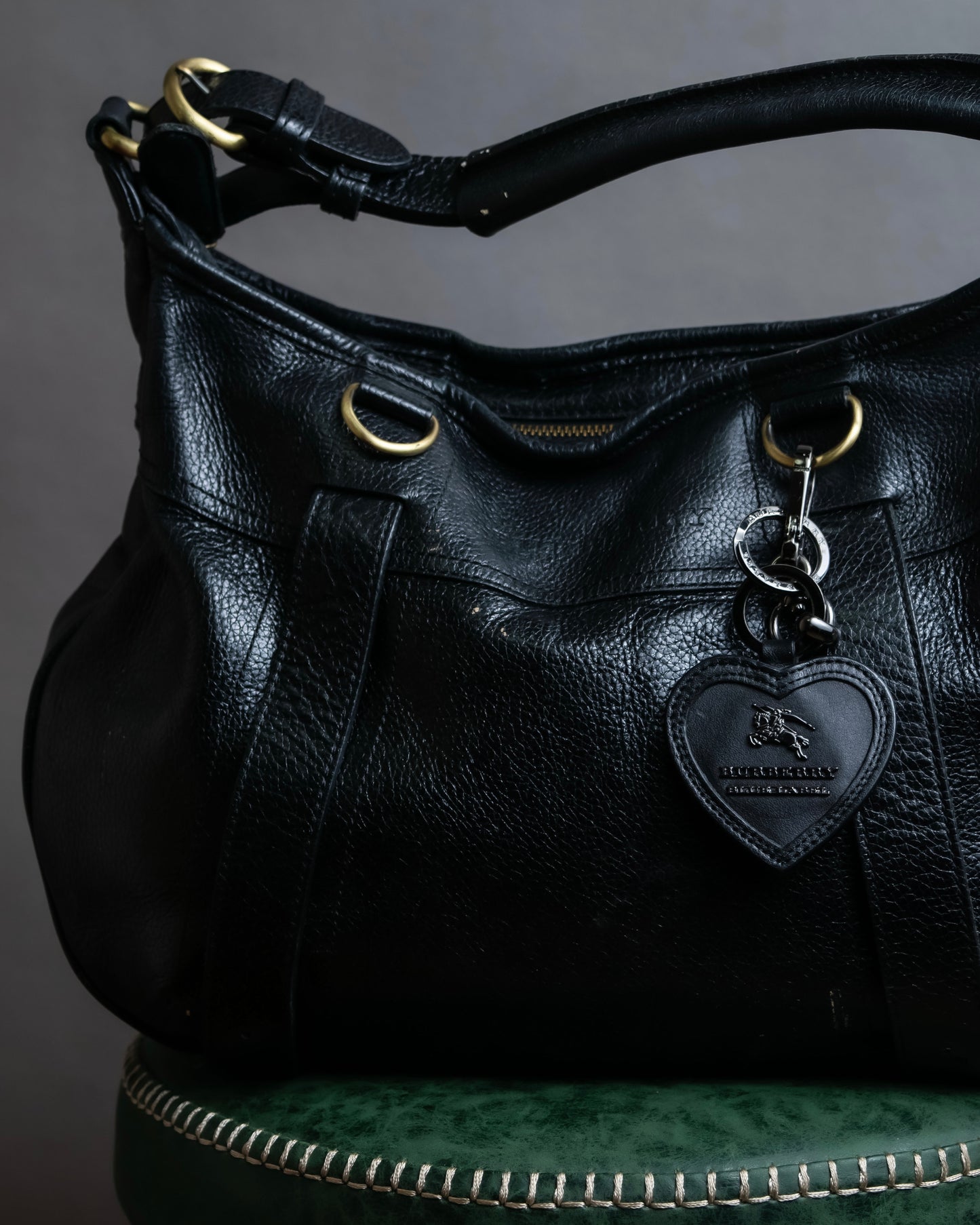 "BURBERRY Blue Label" Shiny leather heart charm design one handle bag