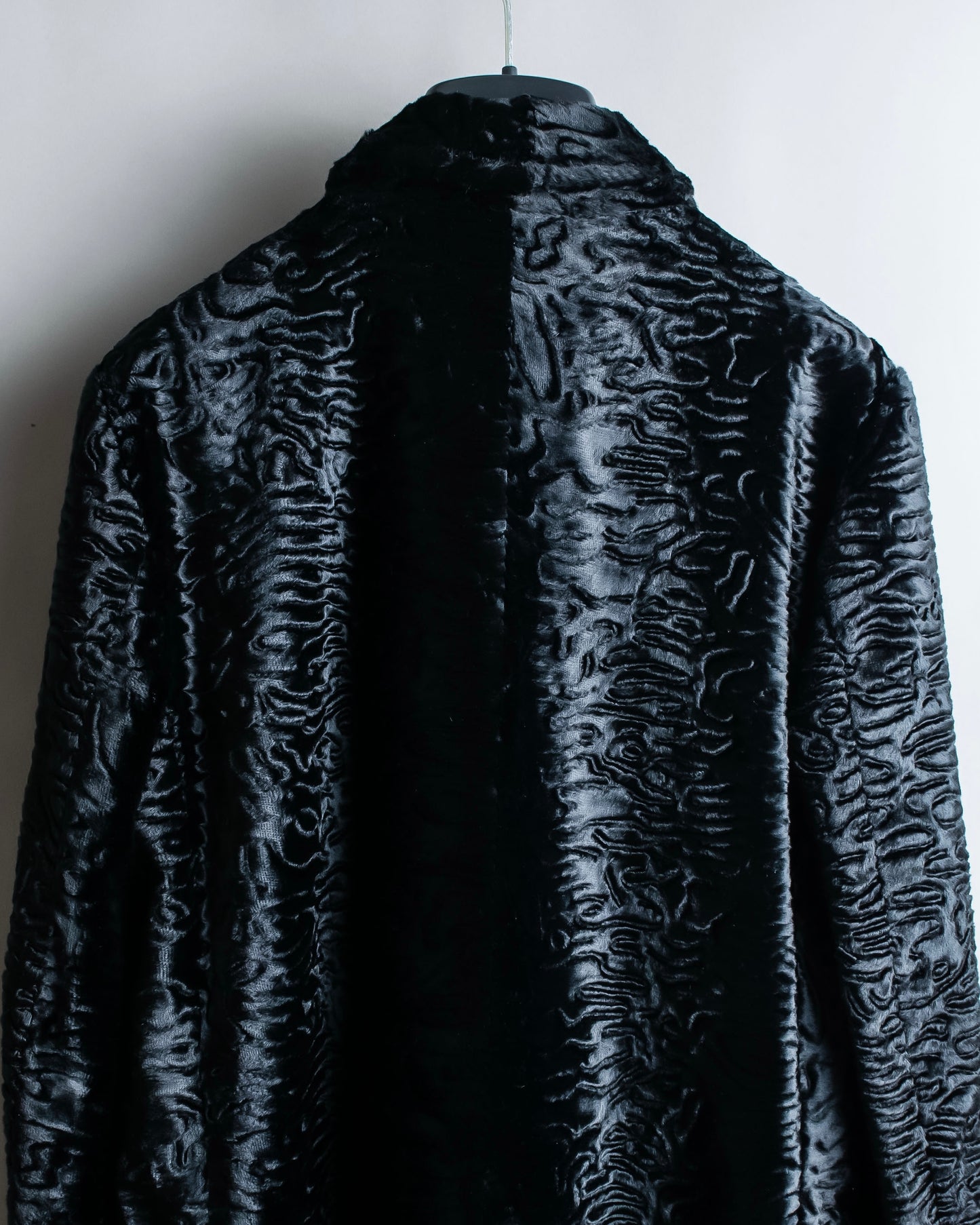 "EMPORIO ARMANI"  Dimensional wave pattern velour like chester coat