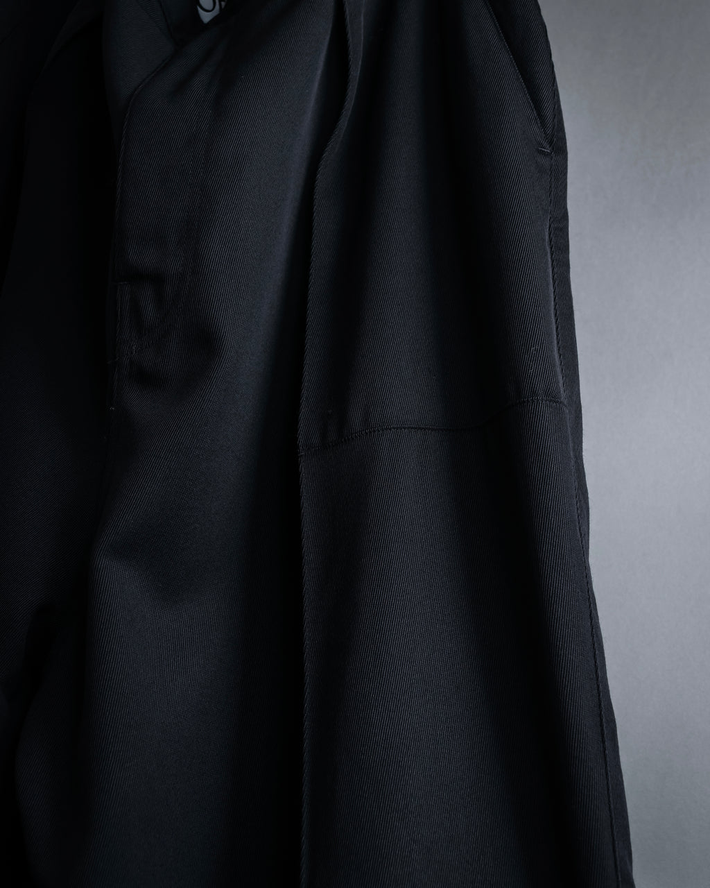 "LOEWE" Three-dimensional pattern design wide slacks