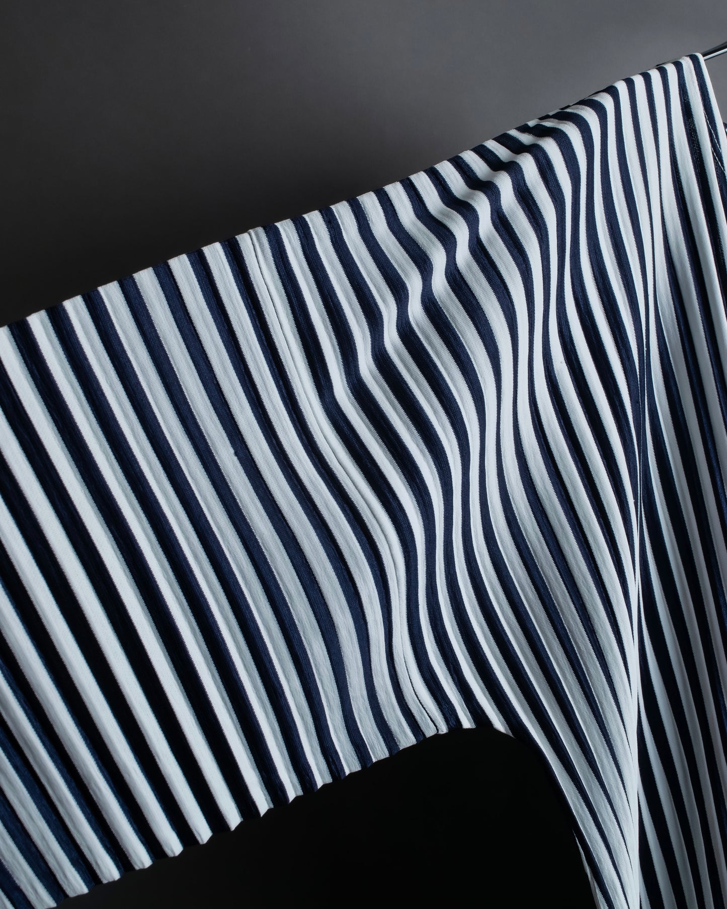 "PLEATS PLEASE ISSEY MIYAKE" Monotone color pleated oversized tops