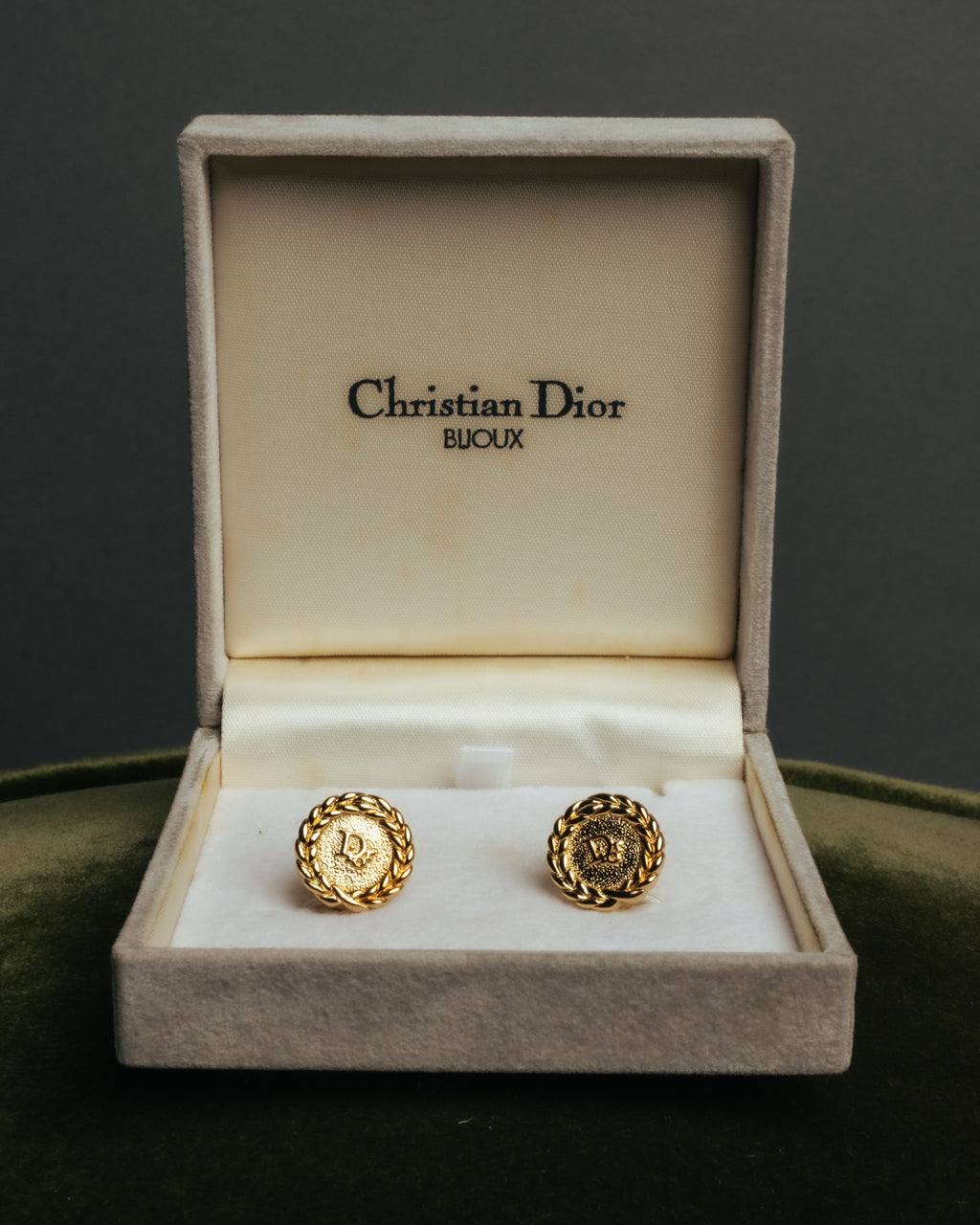 “Christian Dior” 80’s-90’s Laurel rope motif D logo earrings