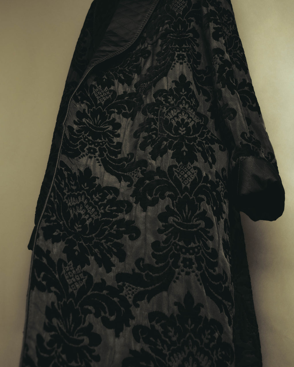 “DOLCE&GABBANA” Late 2010’s-early 2020’s Baroque jacquard belted robe coat