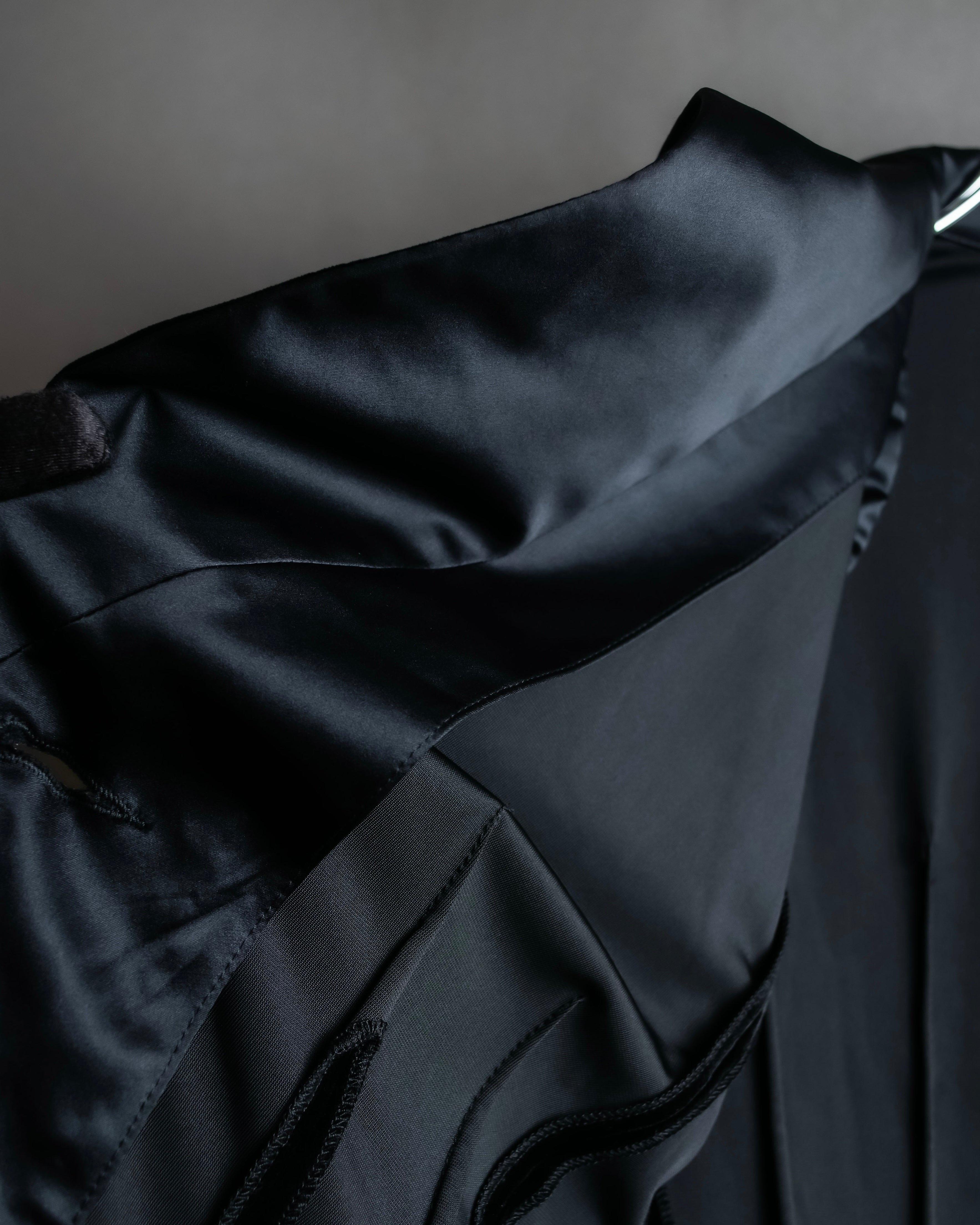 "ARMANI COLLEZIONI" Satin switched design velvet jacket