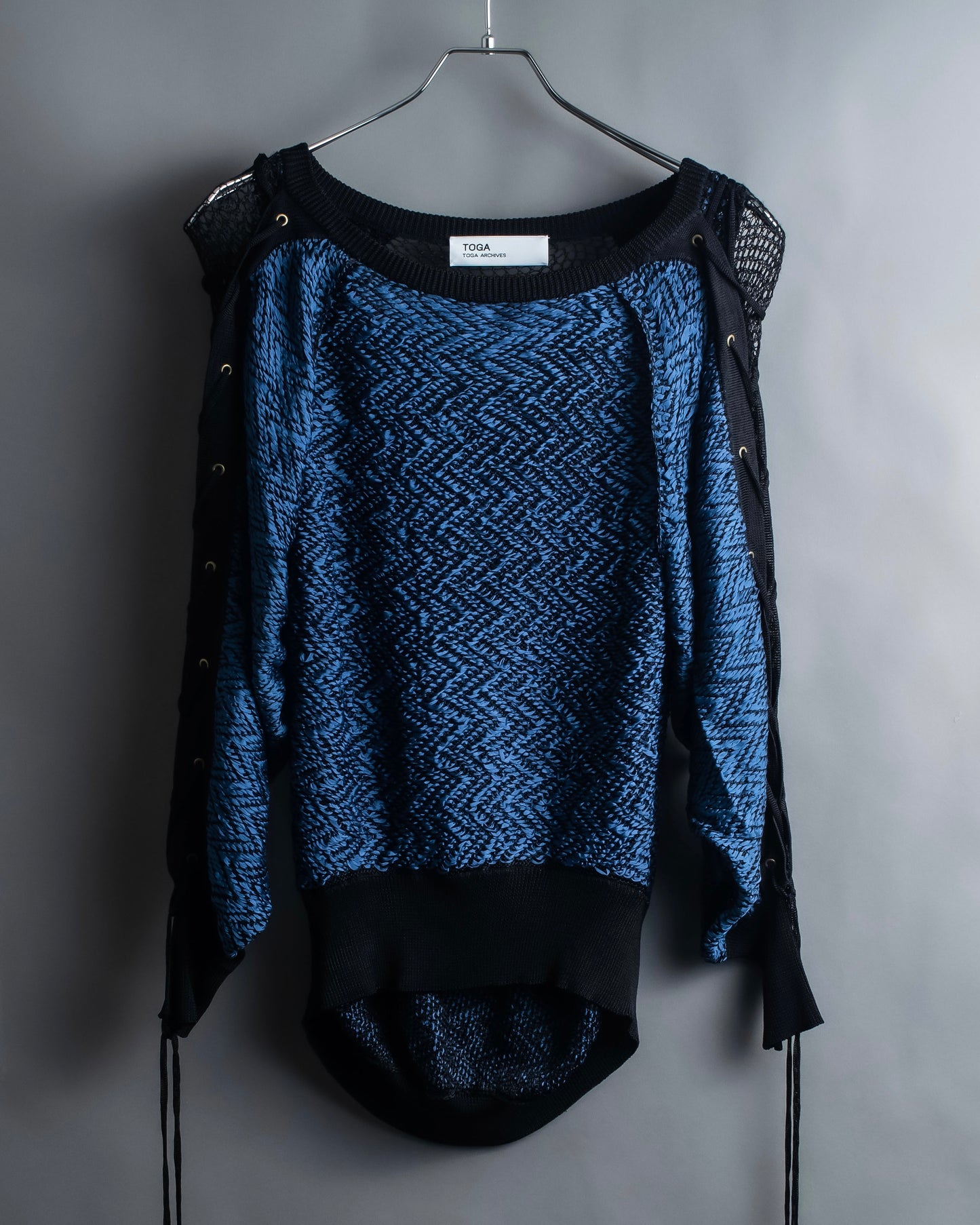 "TOGA ARCHIVES" String design mesh switching melange knit