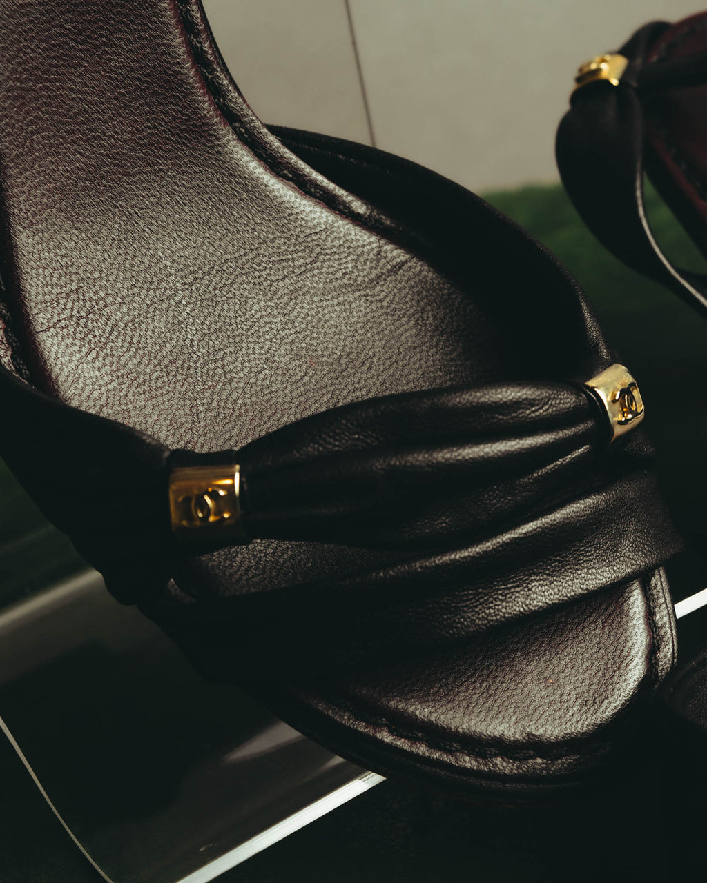"CHANEL" 90's-00's Bow leather ankle strap sandals