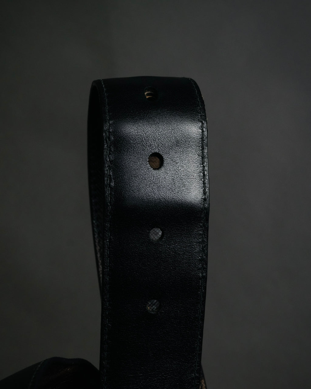 “PRADA” 2010’s Saffiano camouflage relief logo buckle
leather belt