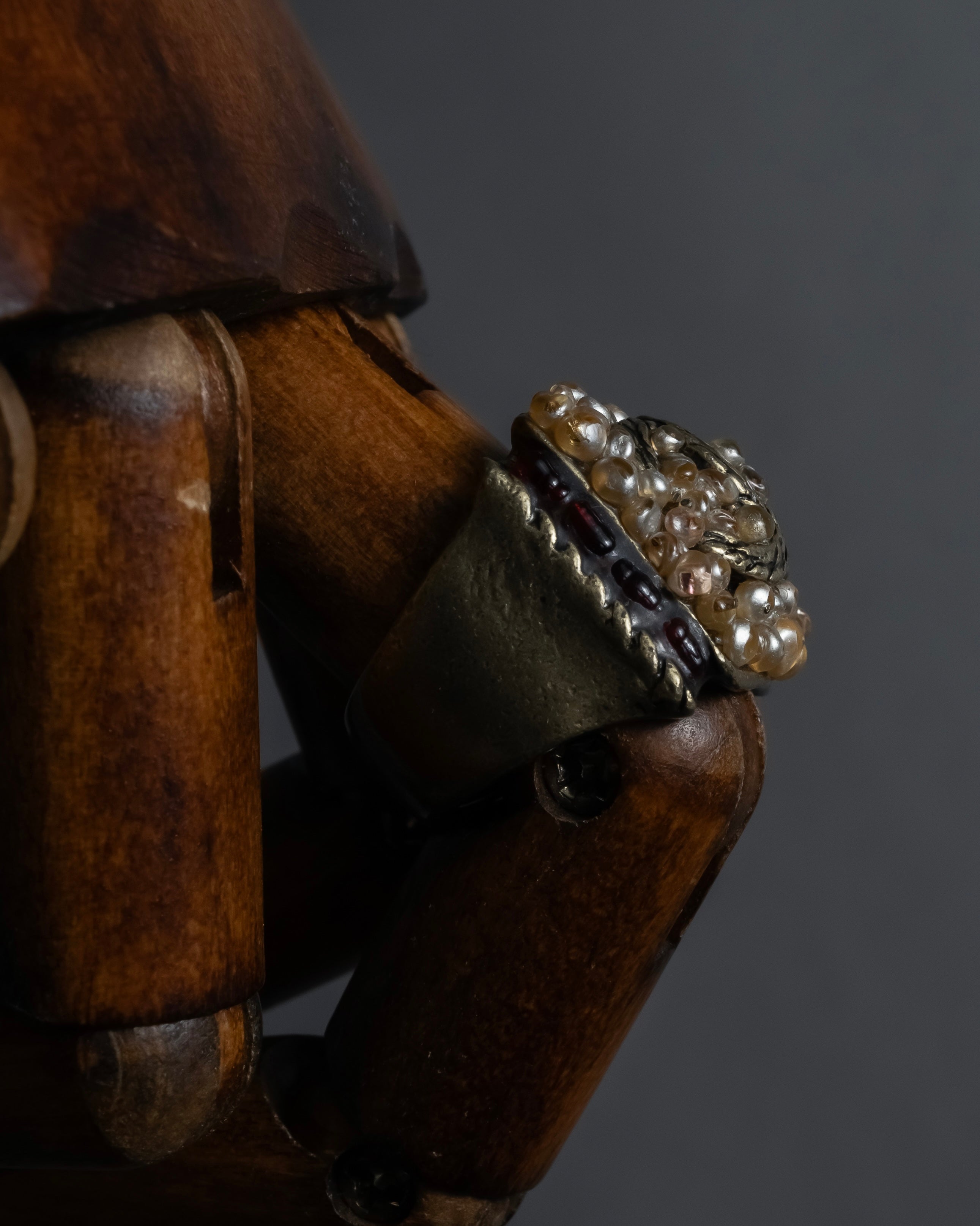 "CHANEL" 00 AW Glass pearl Coco mark motif gold ring