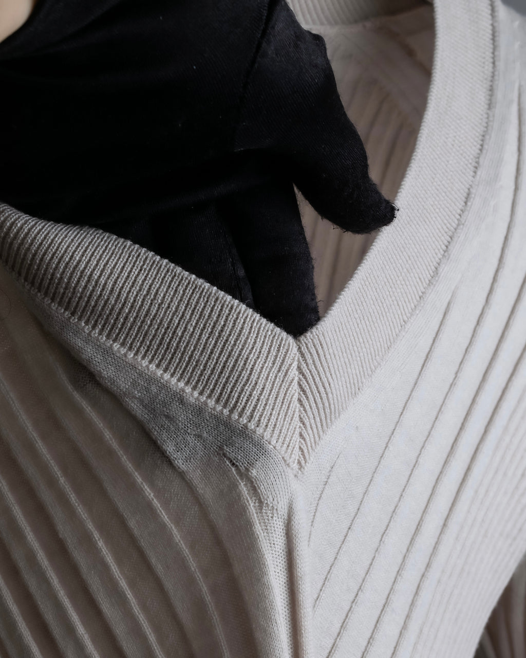 "MAISON MARGIELA" 18AW Ribbed shaped V-neck knit