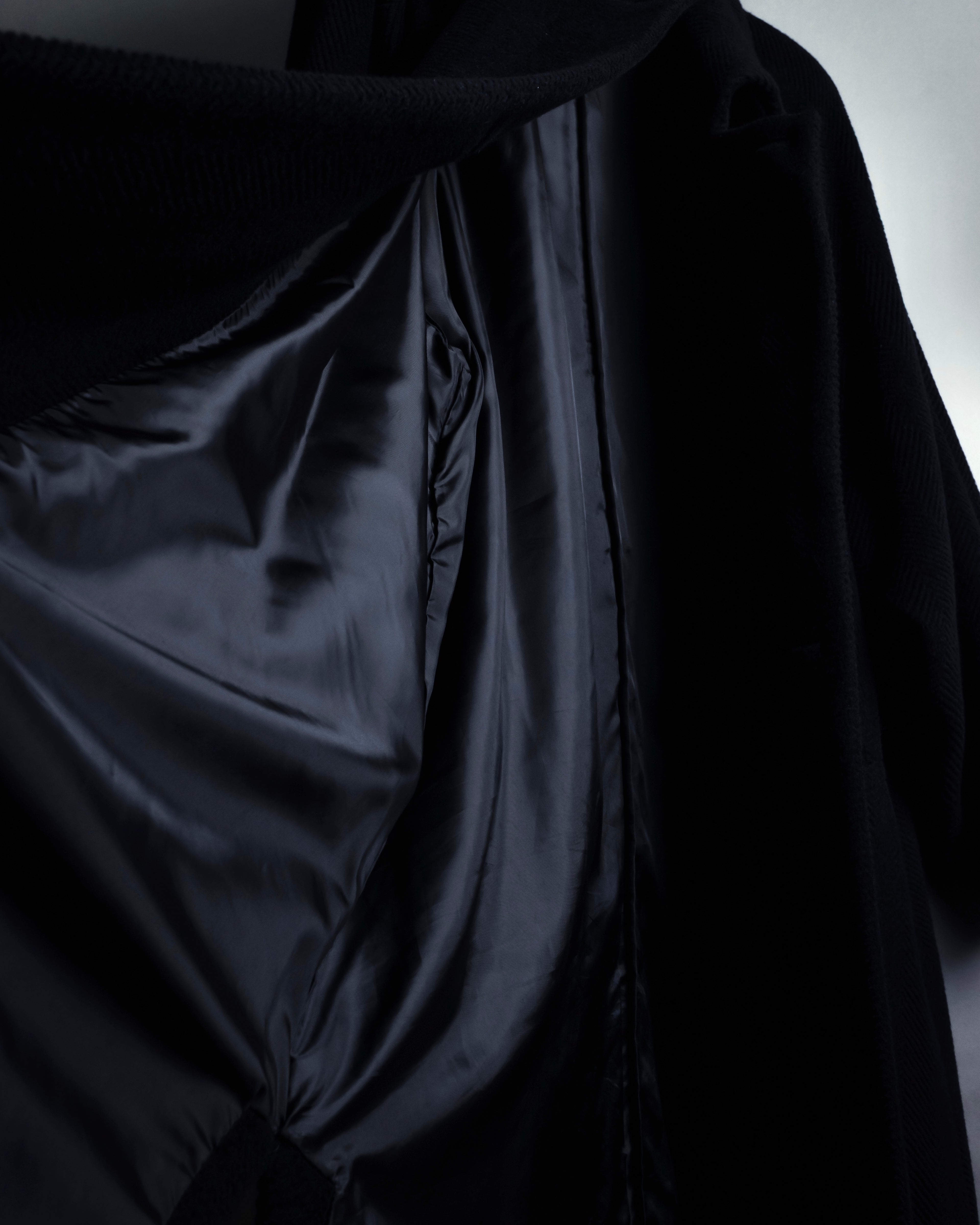 -SPECIAL- "YVES SAINT LAURENT"
80's-90's Raglan sleeves 100% angora stand collar coat