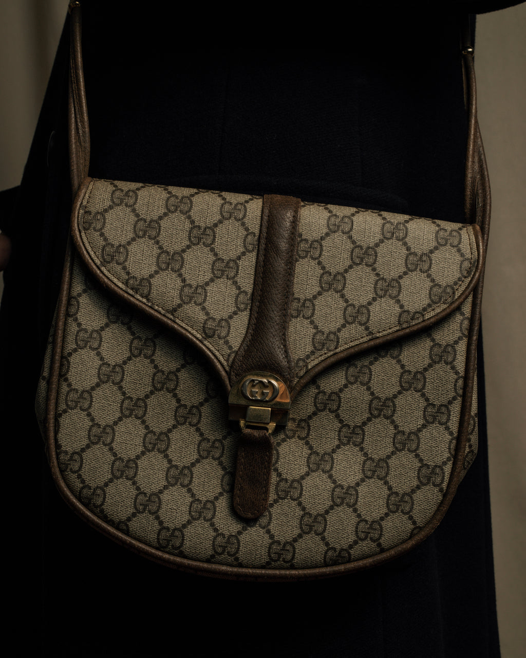 "GUCCI" 1970-80's Clasp design GG logo pattern shoulder bag