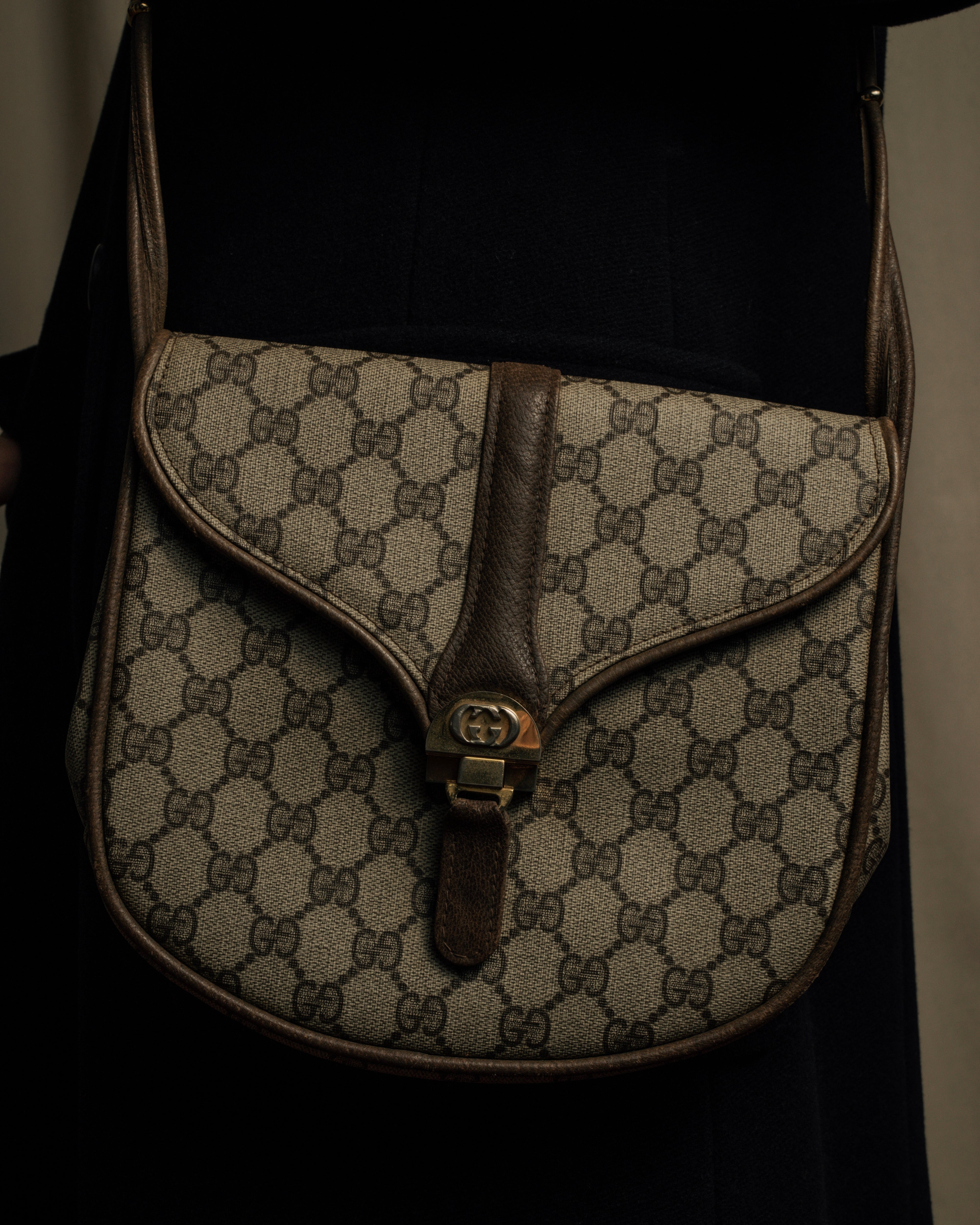 "GUCCI" 1970-80's Clasp design GG logo pattern shoulder bag