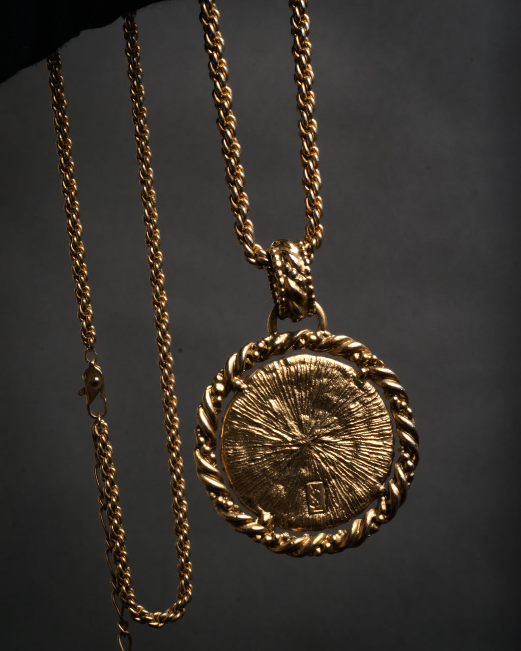 “Yves Saint Laurent” 90’s Cameo medallion rope chain necklace