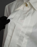 "CHANEL" Gold button design pleated white shirt