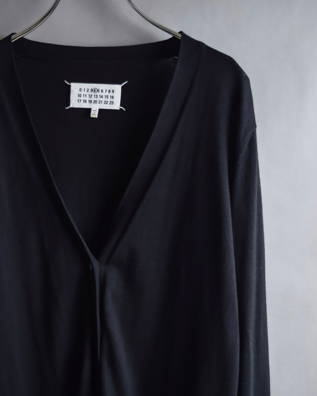 "MAISON MARGIELA" 18SS Elbow patched v-neck knit cardigan