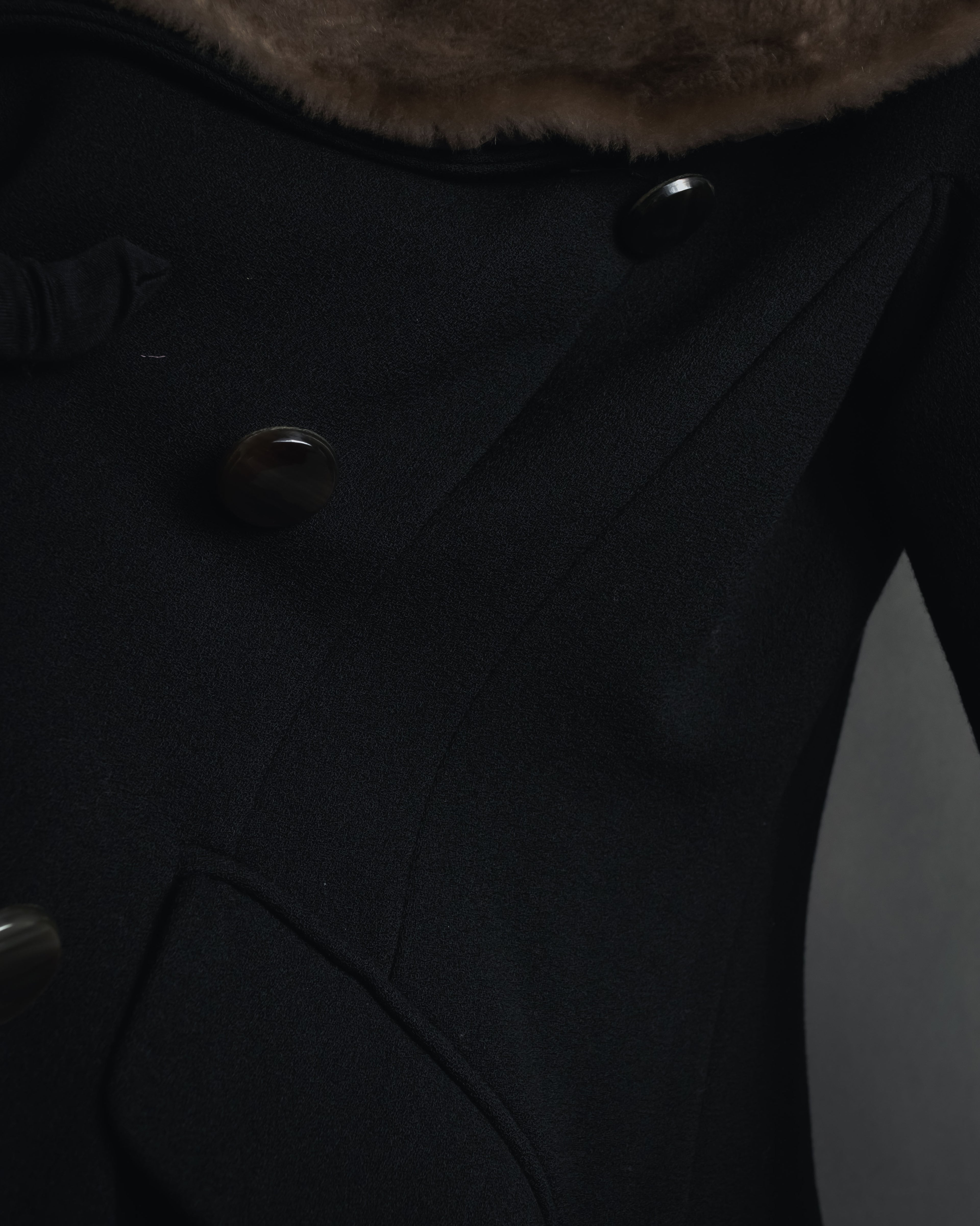 -SPECIAL- "Max Mara"
90’s Detachable fur collar virgin wool long coat