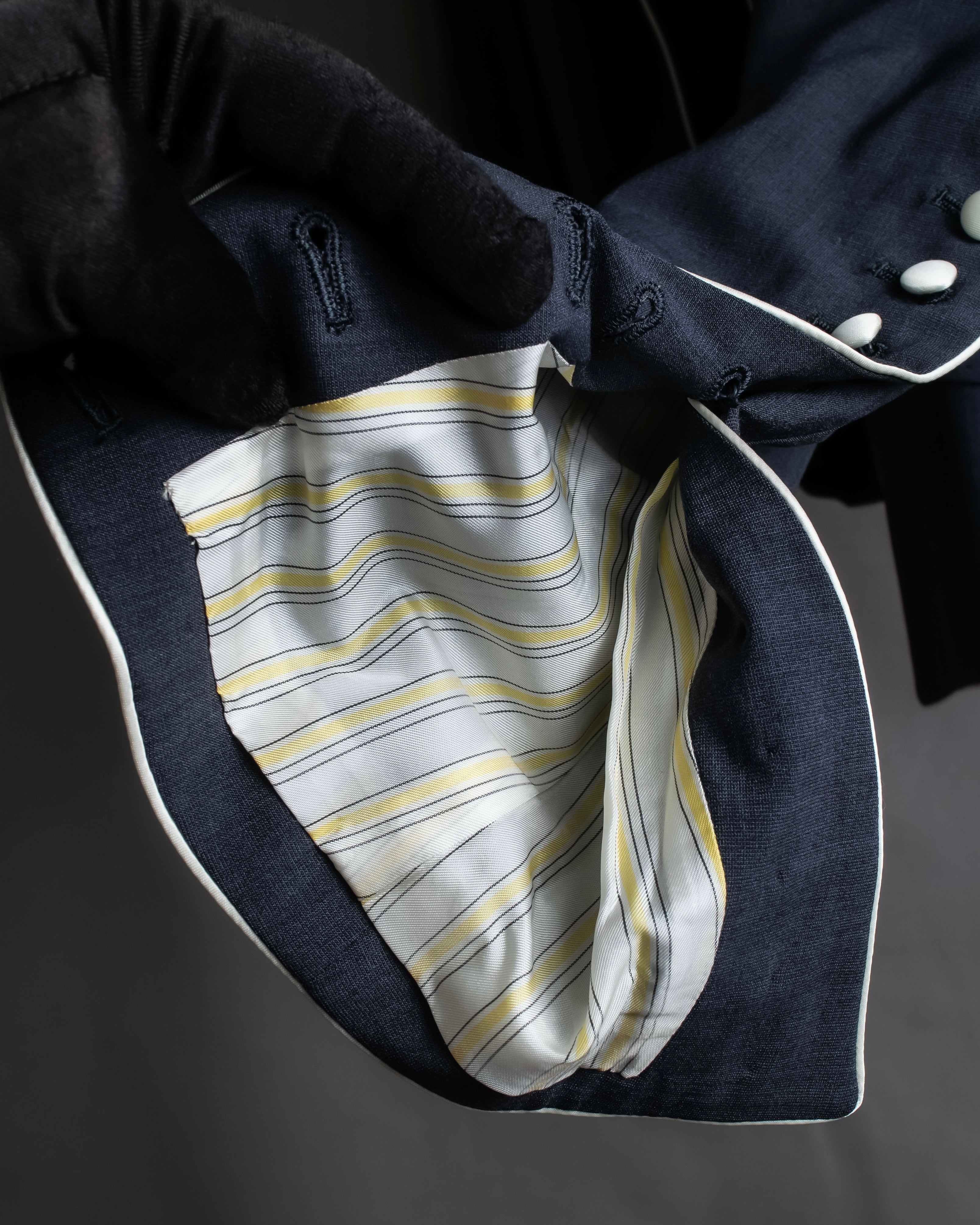 "PAUL SMITH" Consecutive button design compact jacket