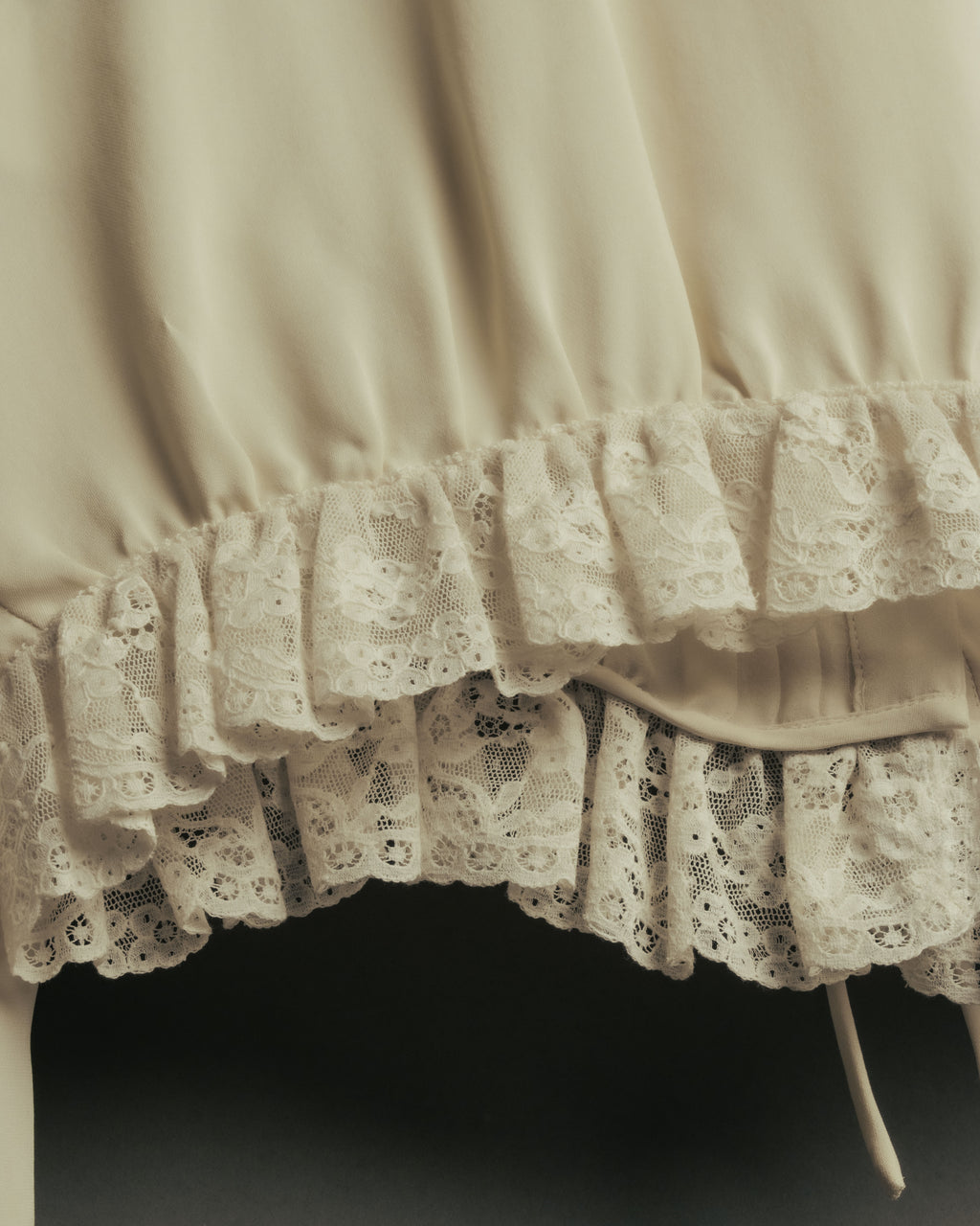 -SPECIAL- “VALENTINO” 1998-2008 Silk ruffled lace bow blouse