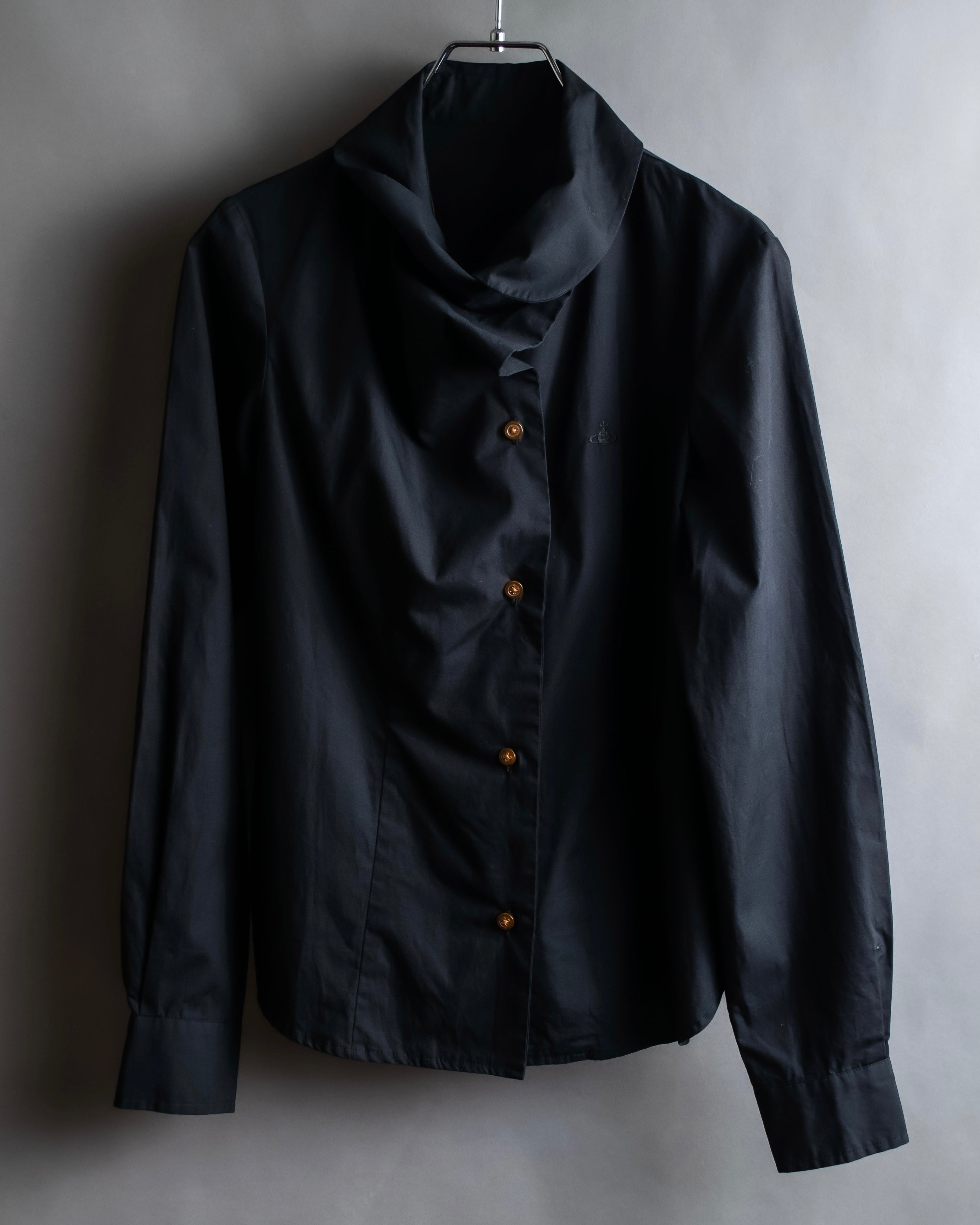 "Vivienne Westwood RED LABEL"
Draped neck design black cotton shirt