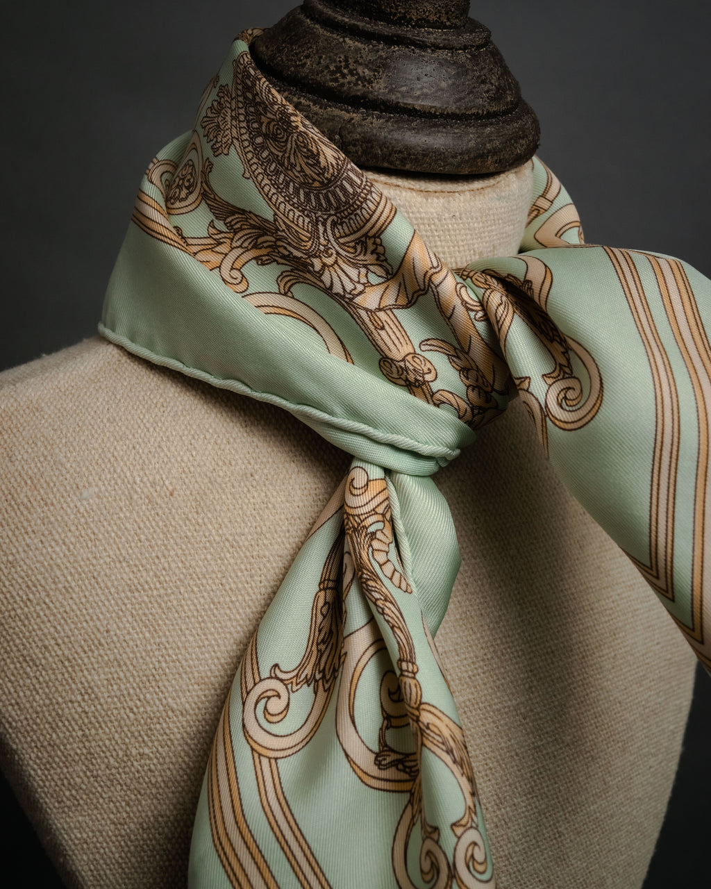 “HERMES” 90’s les tuileries silk twill carré scarf