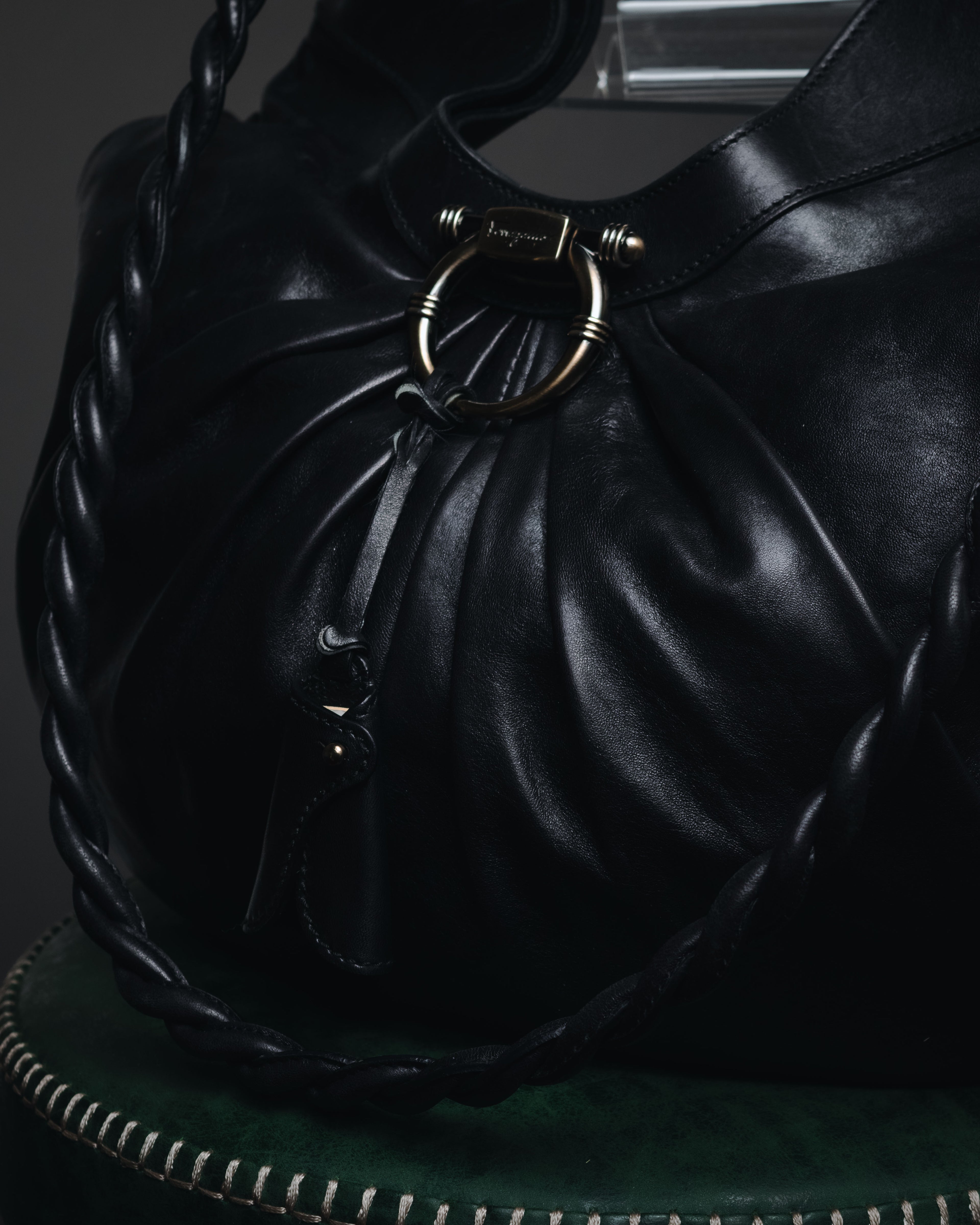 –SPECIAL– "Salvatore Ferragamo"
00’s Gancini gathered leather hobo bag