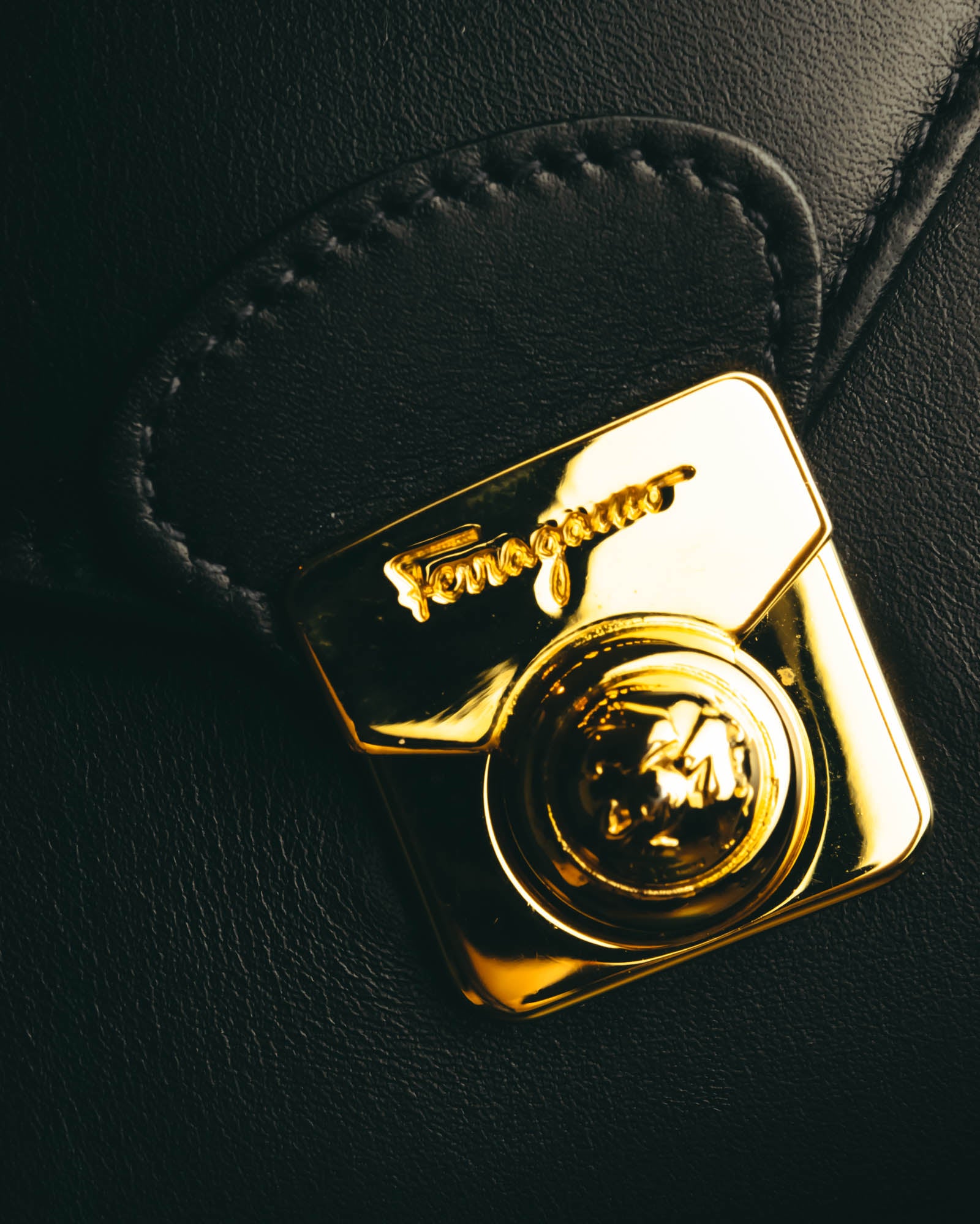 "Salvatore Ferragamo" 80's-90's Classic calf leather wallet