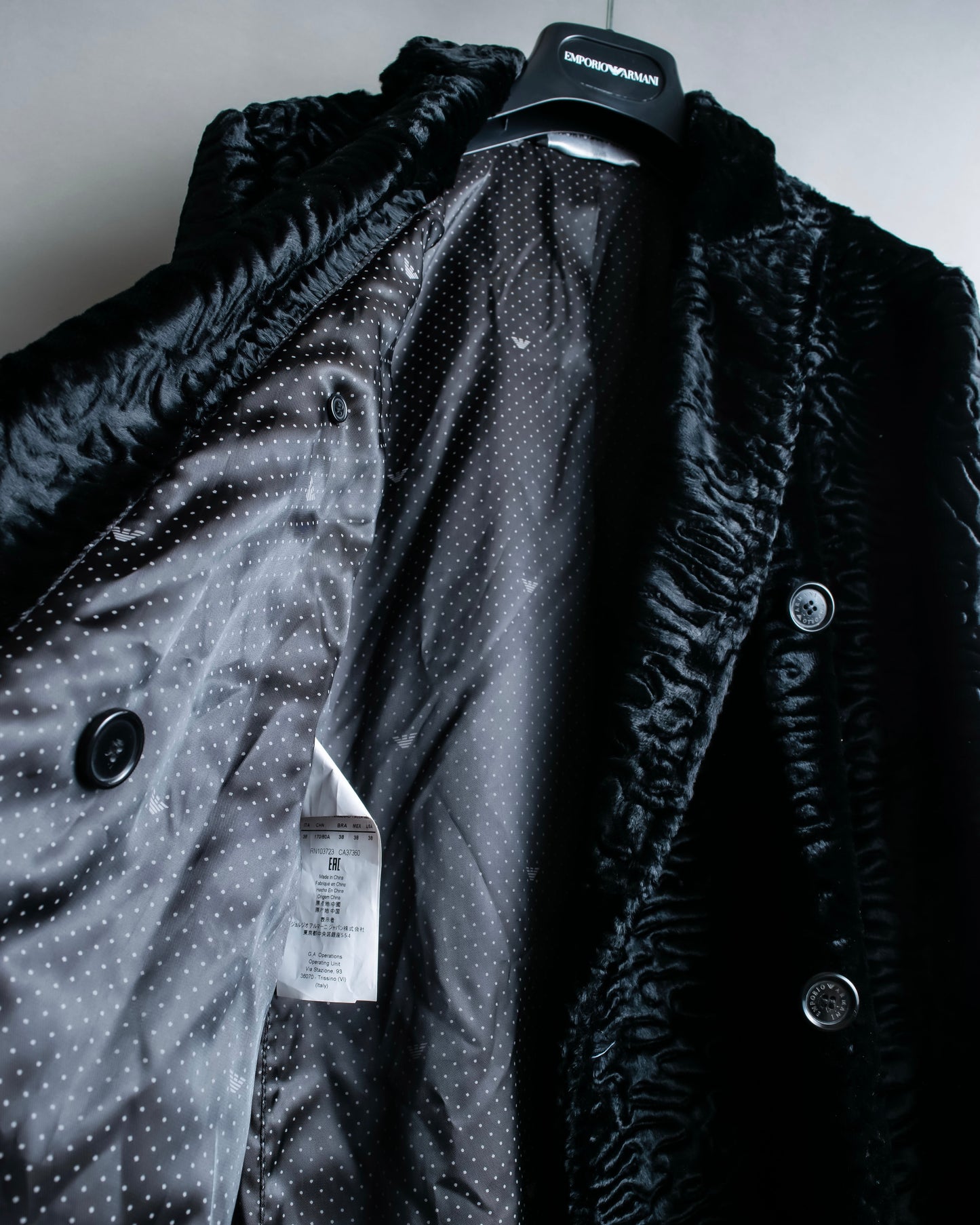 "EMPORIO ARMANI"  Dimensional wave pattern velour like chester coat