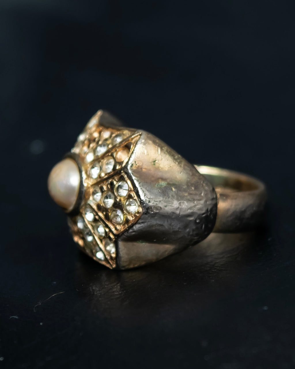 “Dior” Star-shaped pearl gold ring