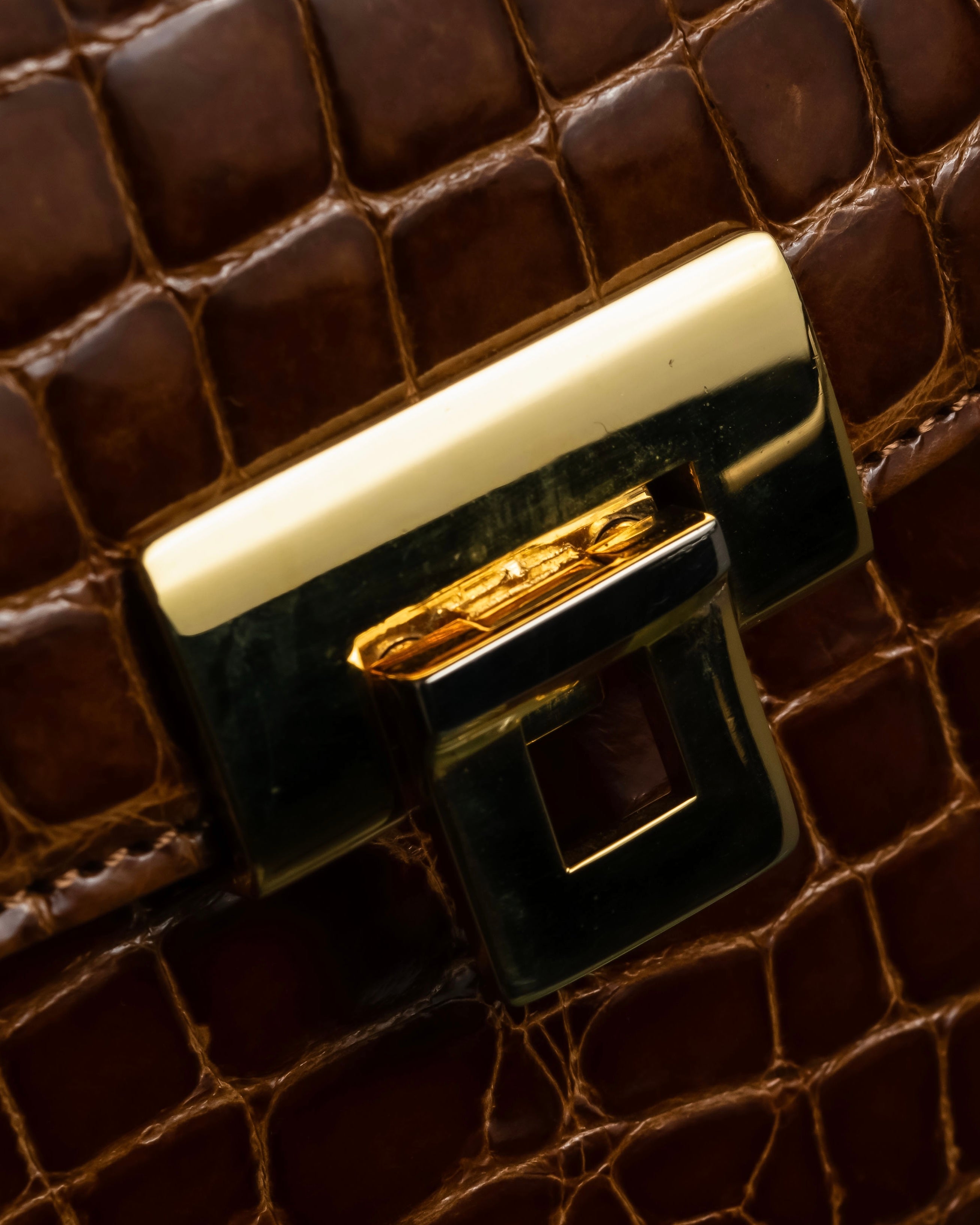 "Franco Parmiggiani" Turn lock design crocodile texture hand bag