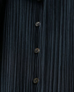 "PLEATS PLEASE ISSEY MIYAKE"
Features sleeve open collar blouse