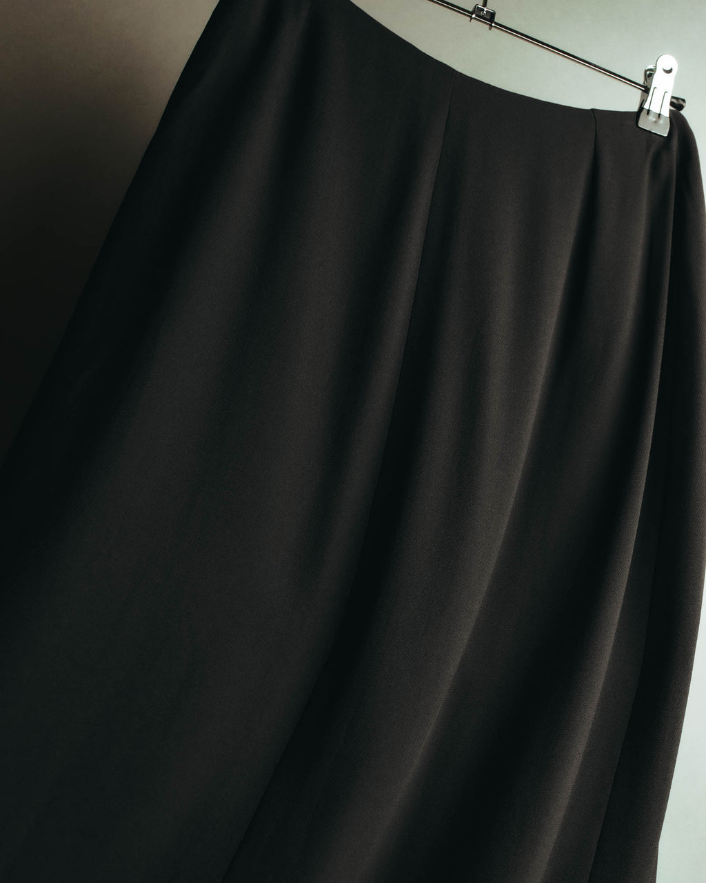 “HERMÈS” 90’s-00’s Minimal black silk wrap skirt