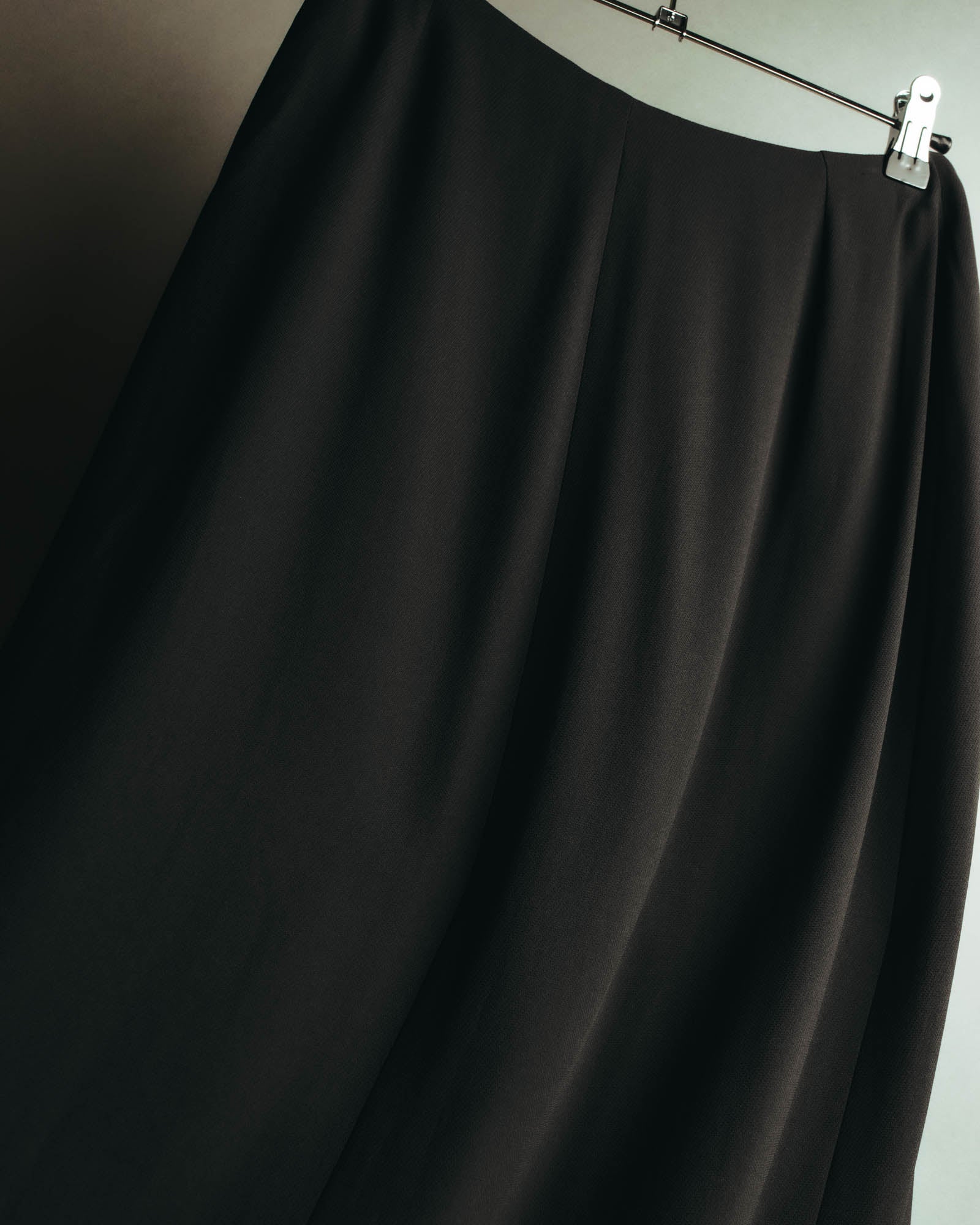 “HERMÈS” 90’s-00’s Minimal black silk wrap skirt