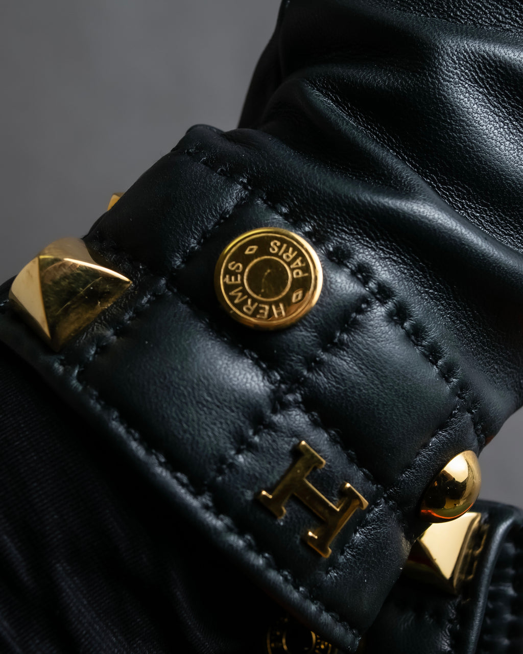 "HERMES" H logo＆gold stud design leather gloves